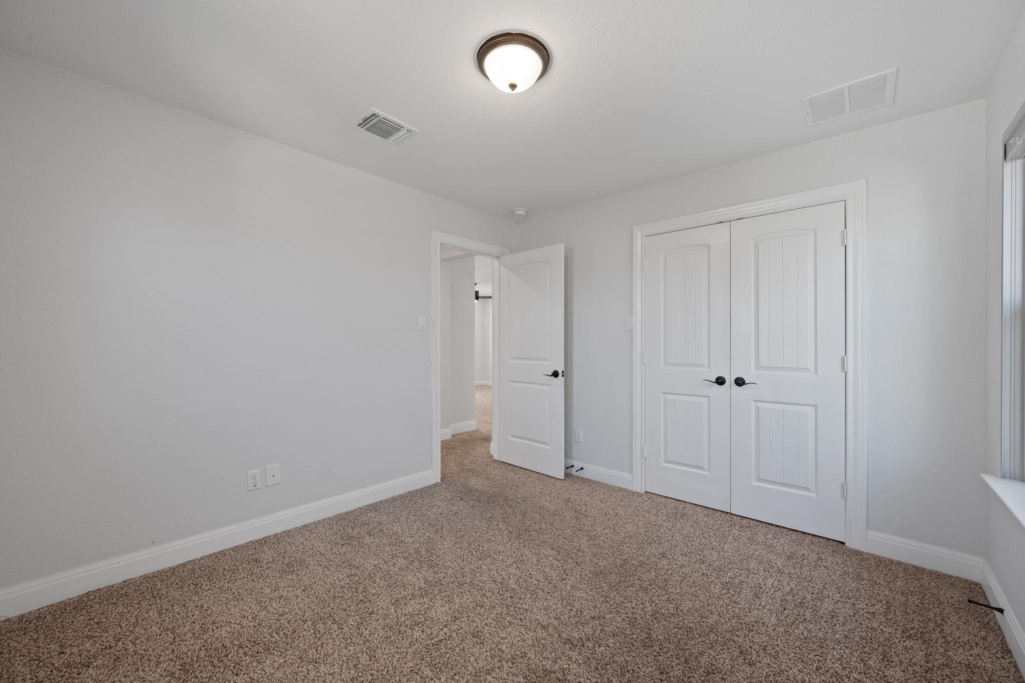 136 Danablu Dr, Hutto, TX 78634