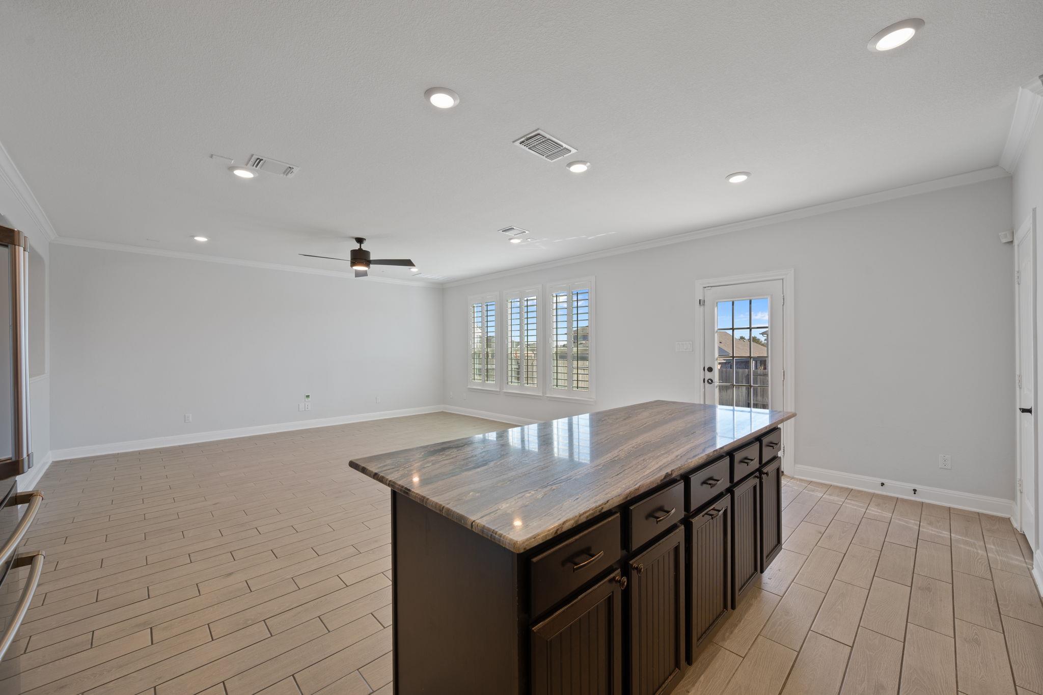 136 Danablu Dr, Hutto, TX 78634