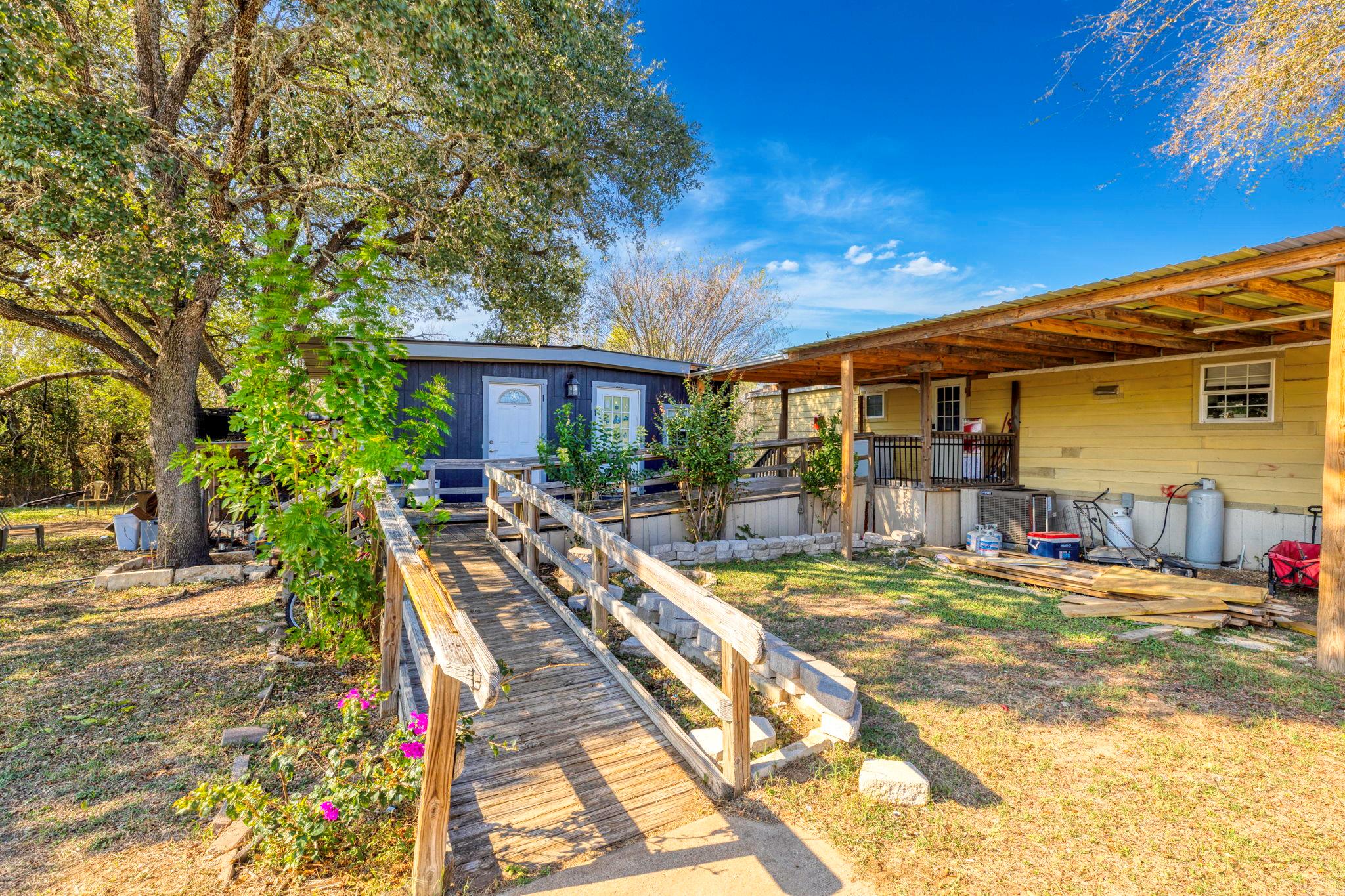 5035 Barth Rd, Lockhart, TX 78644
