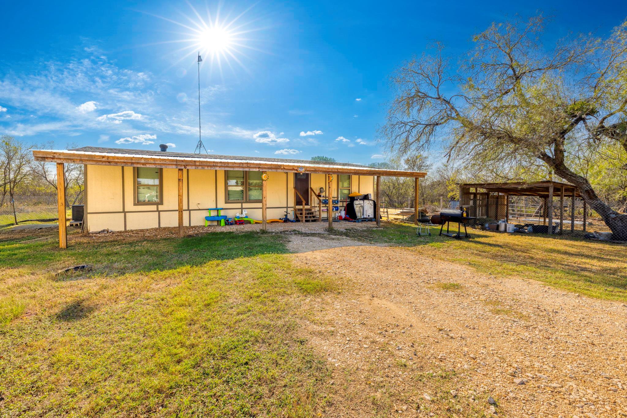 5035 Barth Rd, Lockhart, TX 78644