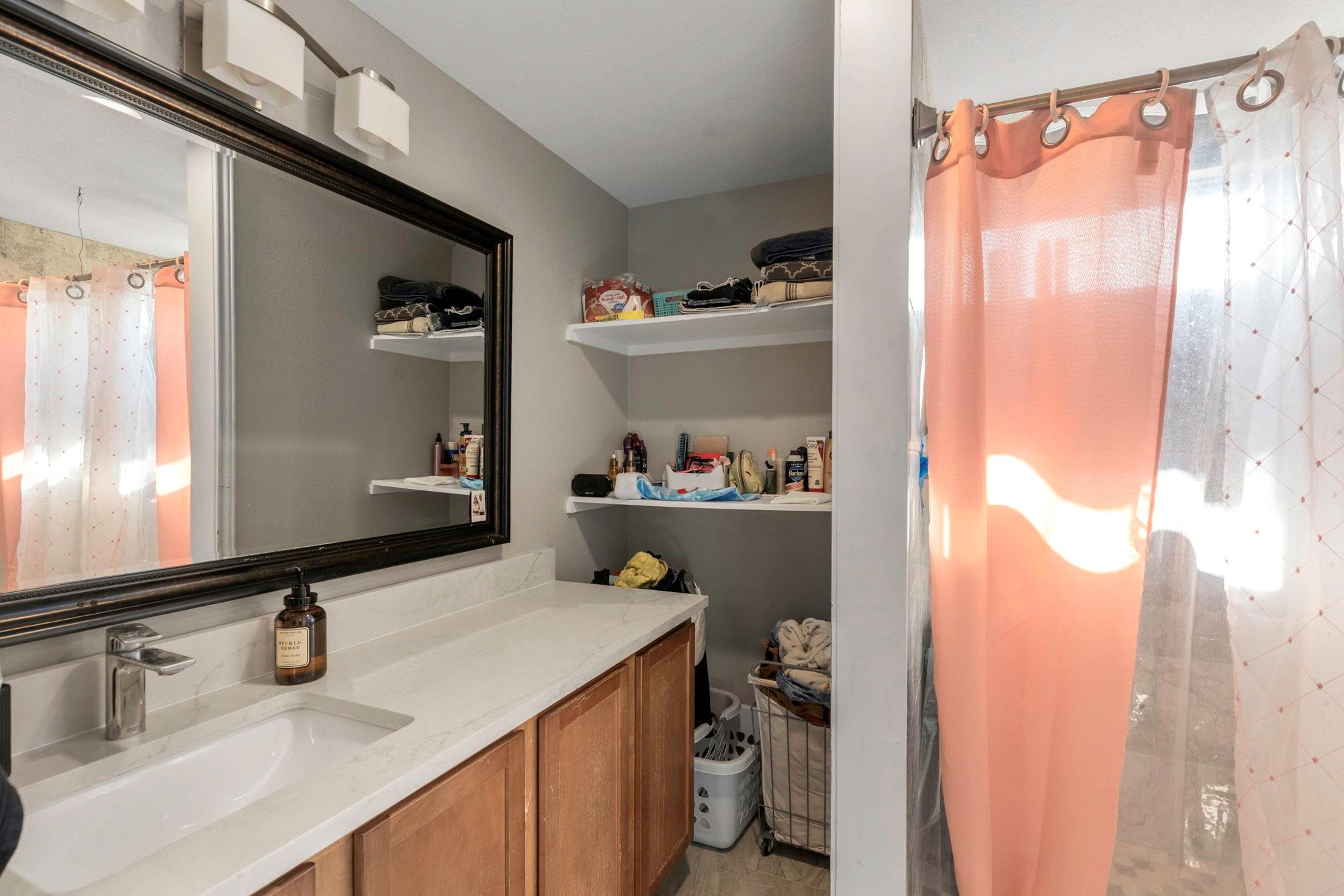 5035 Barth Rd, Lockhart, TX 78644