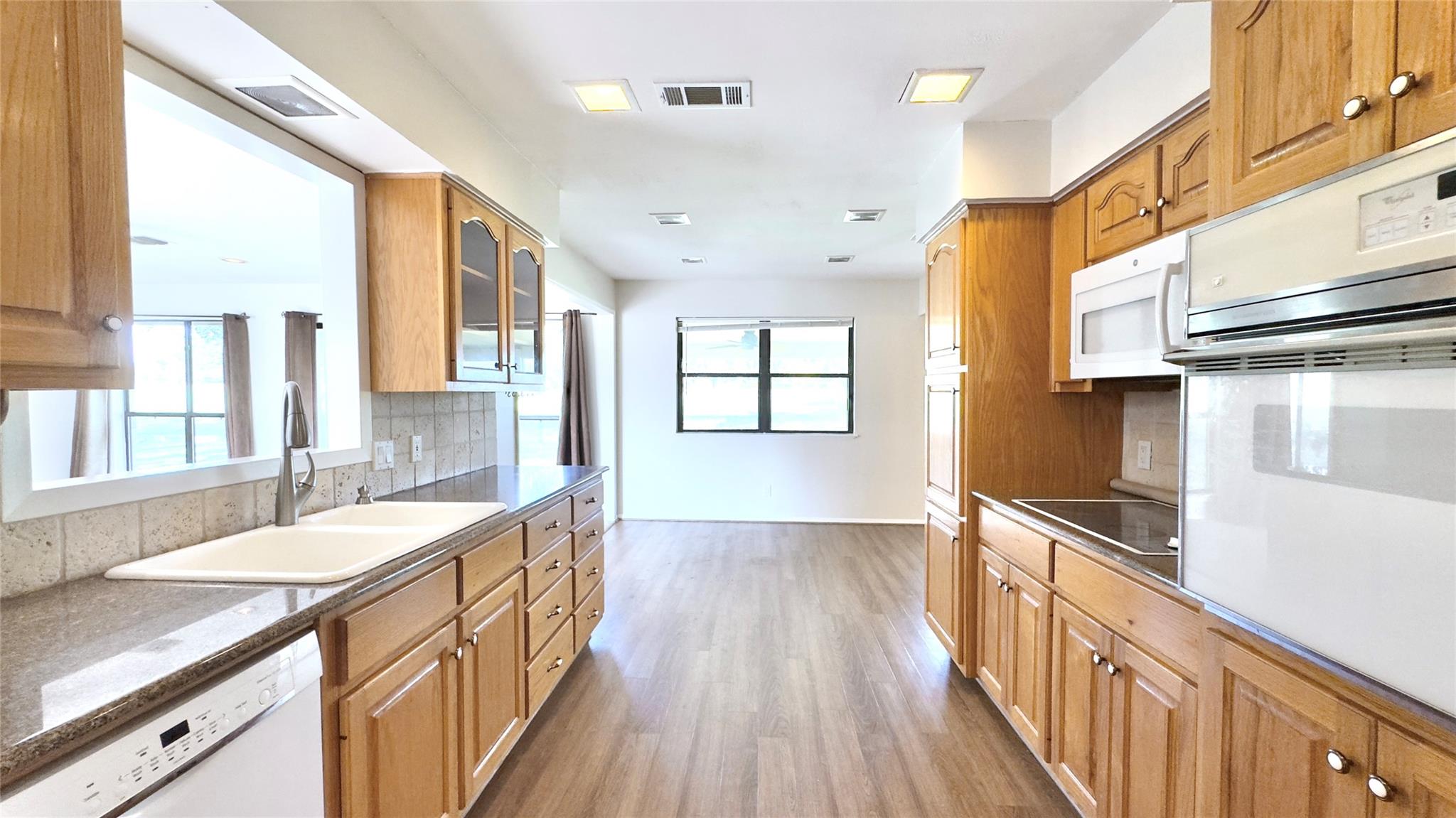 843 Sunfish St, Lakeway, TX 78734