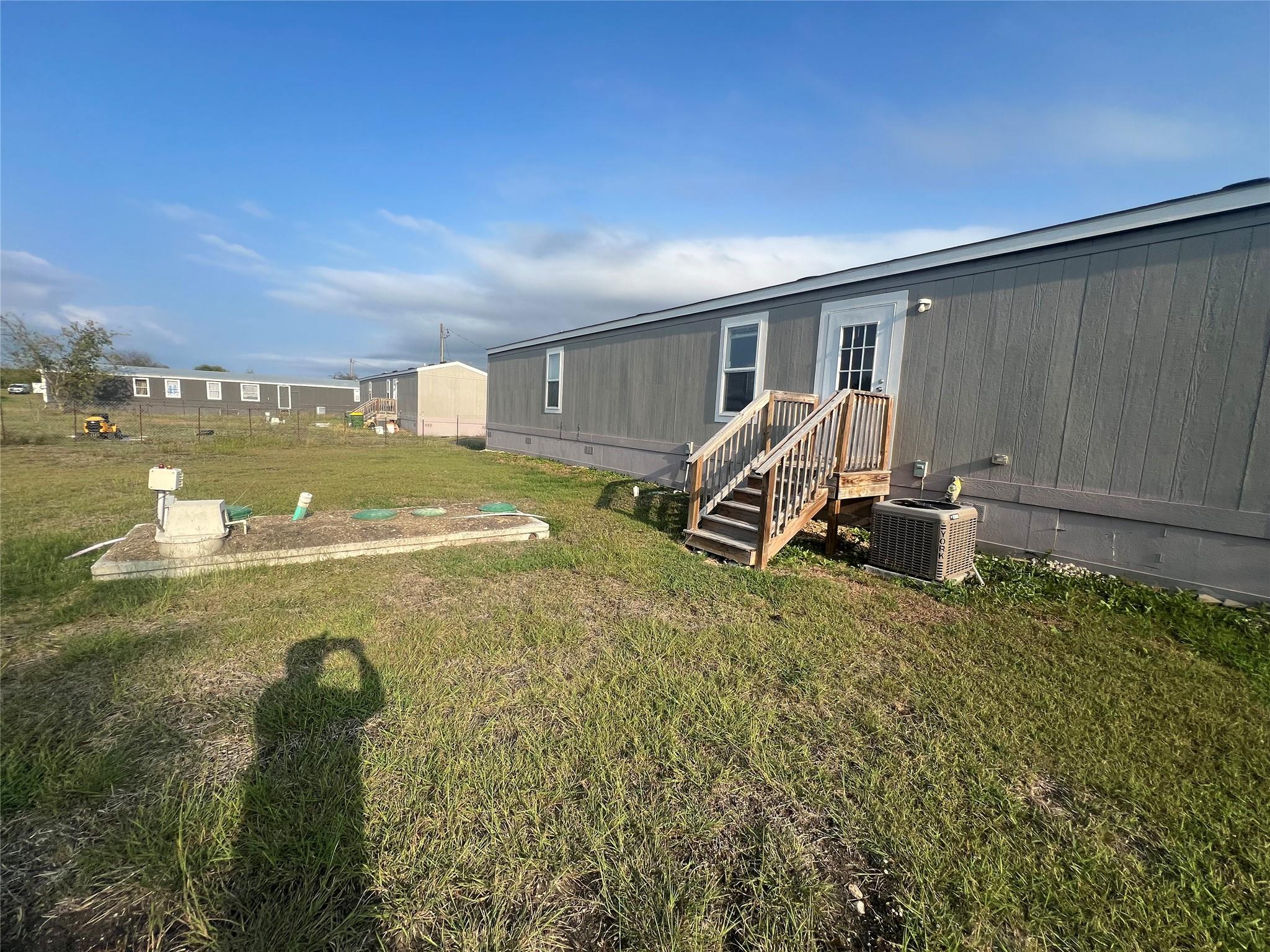 302 Sparrow Ln, Kyle, TX 78640