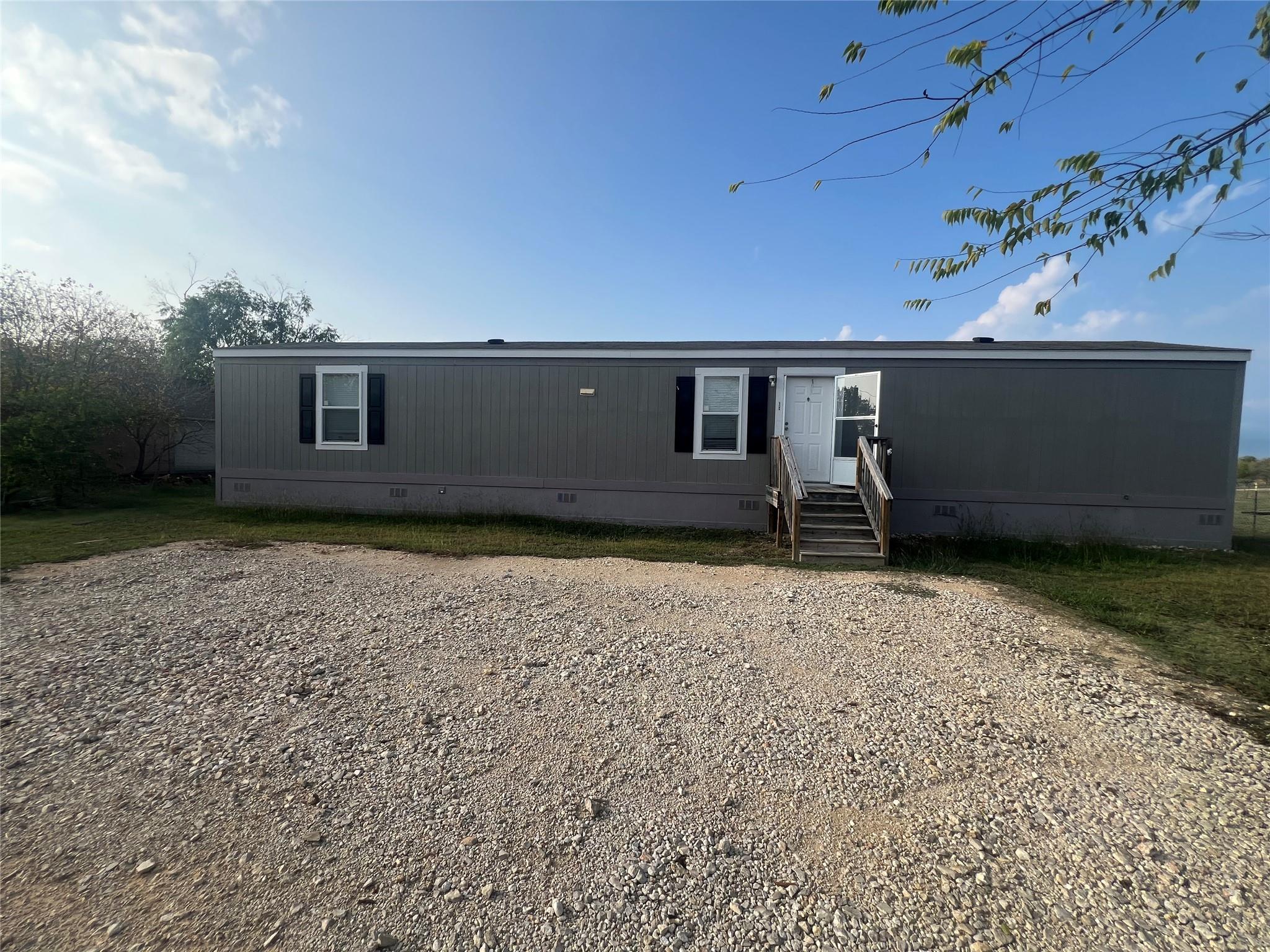 302 Sparrow Ln, Kyle, TX 78640