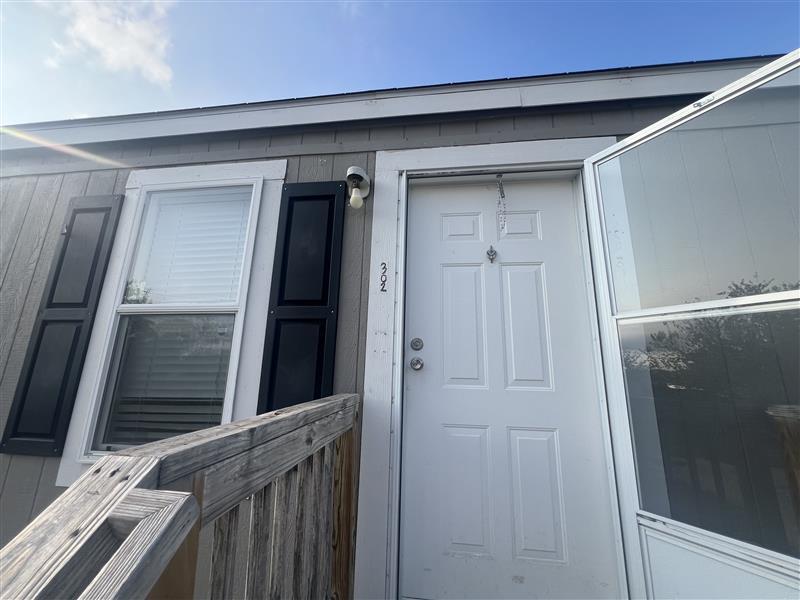 302 Sparrow Ln, Kyle, TX 78640