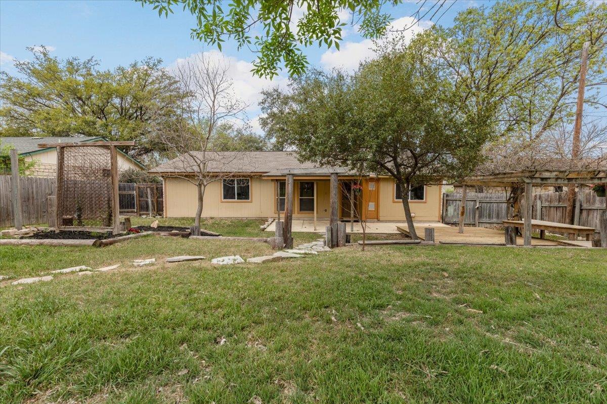 511 Suzzane Rd, Pflugerville, TX 78660