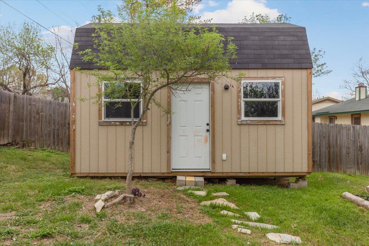 511 Suzzane Rd, Pflugerville, TX 78660