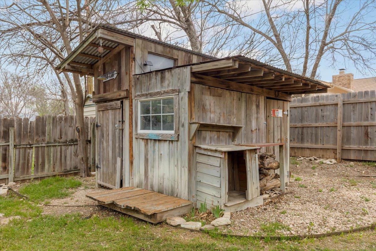 511 Suzzane Rd, Pflugerville, TX 78660