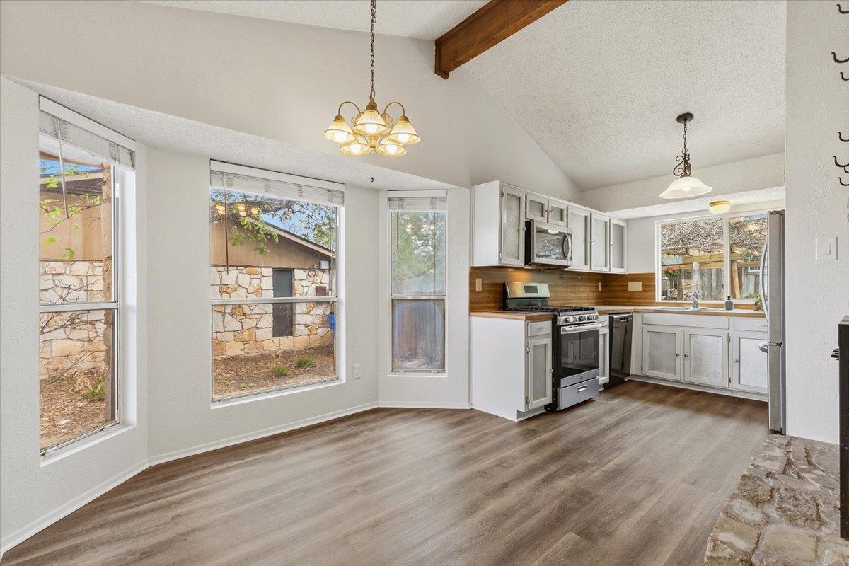 511 Suzzane Rd, Pflugerville, TX 78660