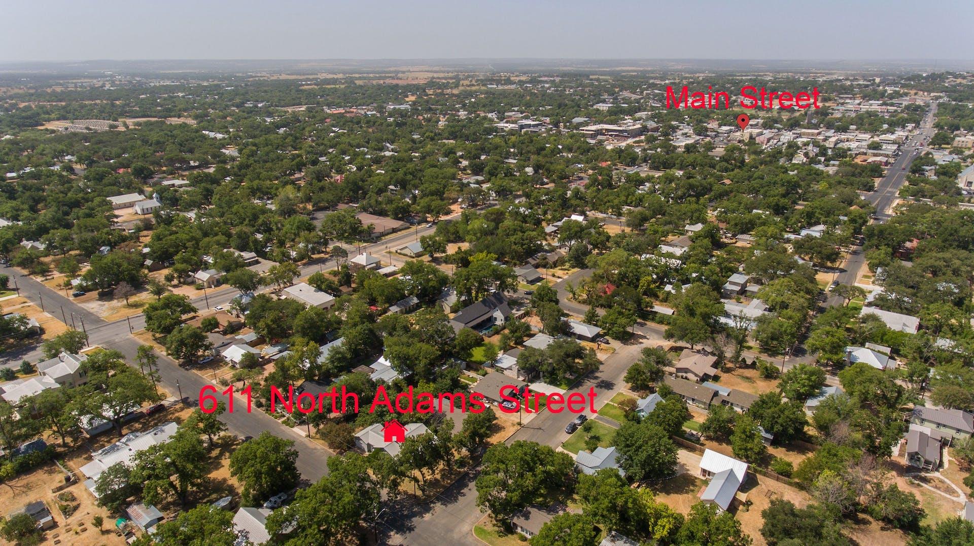 611 N Adams St, Fredericksburg, TX 78624