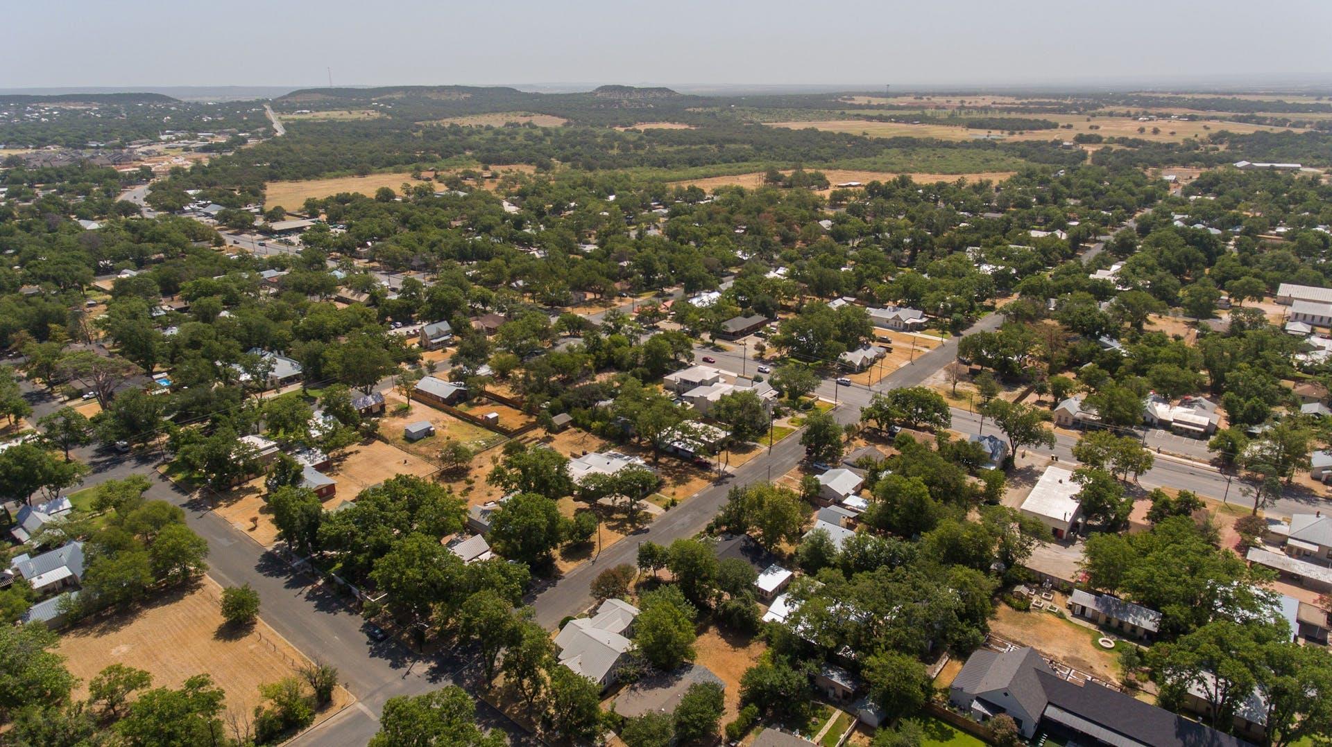 611 N Adams St, Fredericksburg, TX 78624