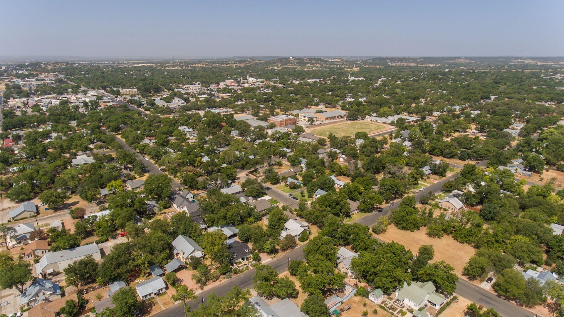 611 N Adams St, Fredericksburg, TX 78624