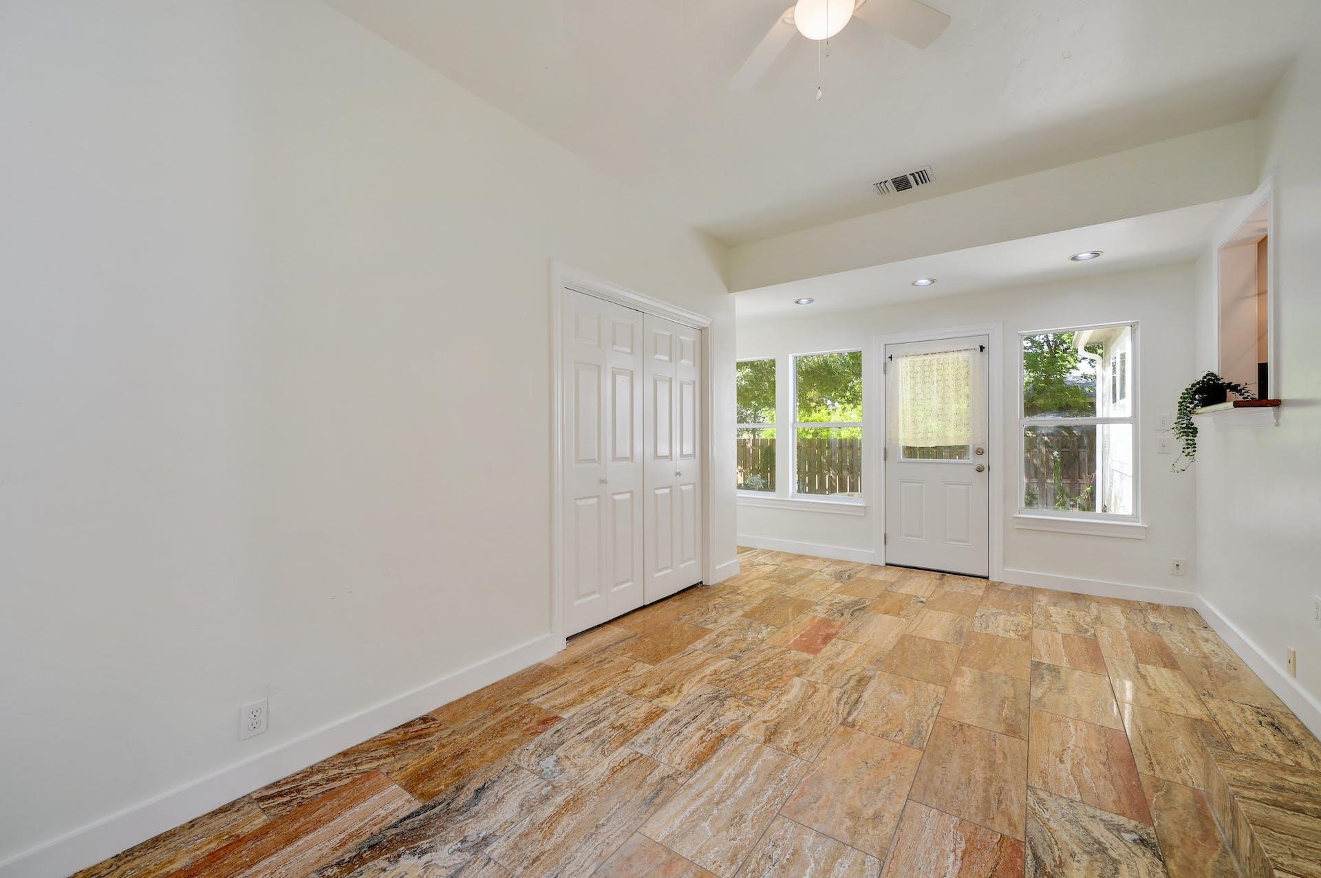 611 N Adams St, Fredericksburg, TX 78624