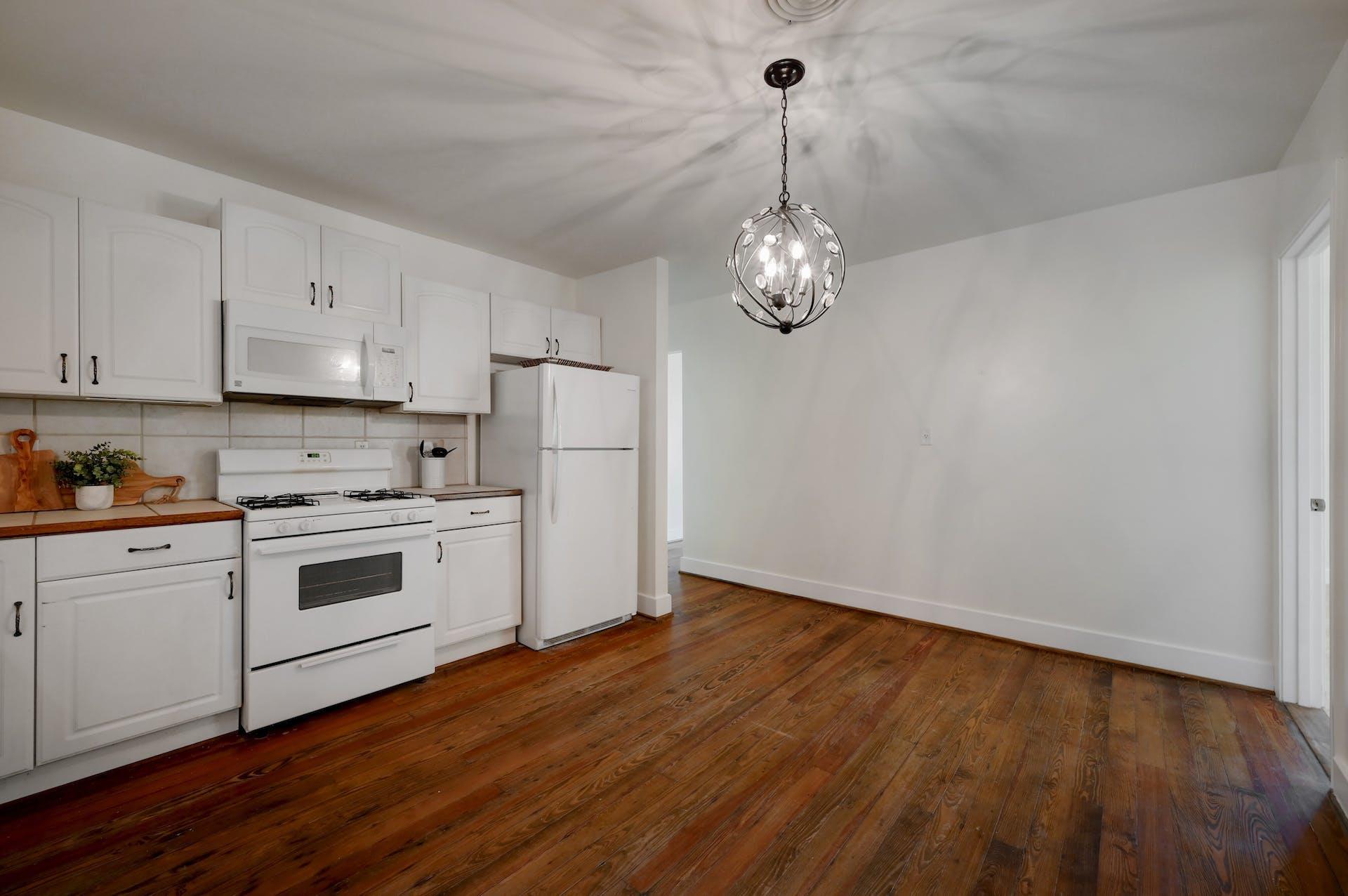 611 N Adams St, Fredericksburg, TX 78624