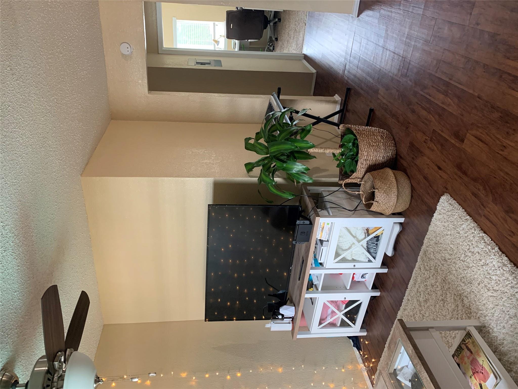 2401 Manor Rd # 218, Austin, TX 78722