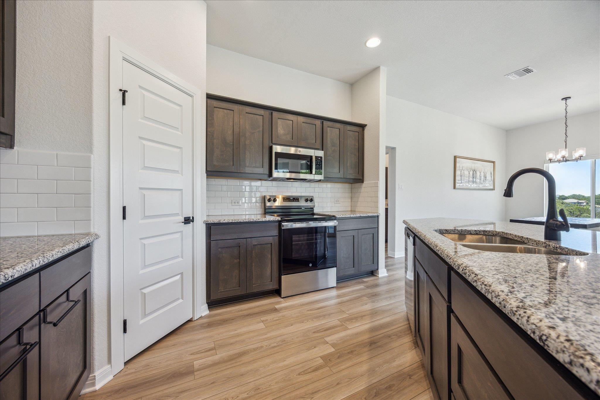 21001 Newhaven Cv, Lago Vista, TX 78645