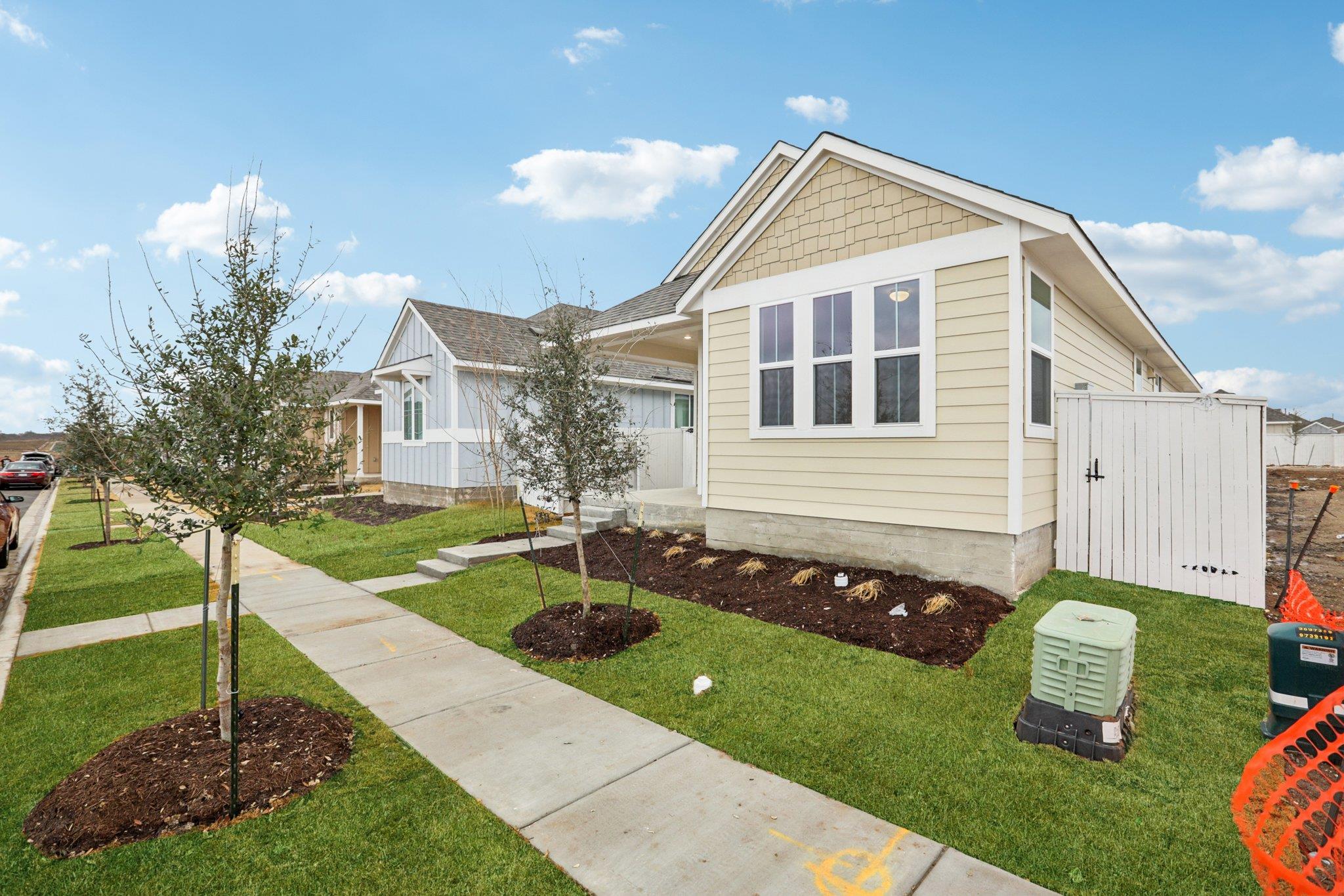 195 Cider Creek Dr, Elgin, TX 78621