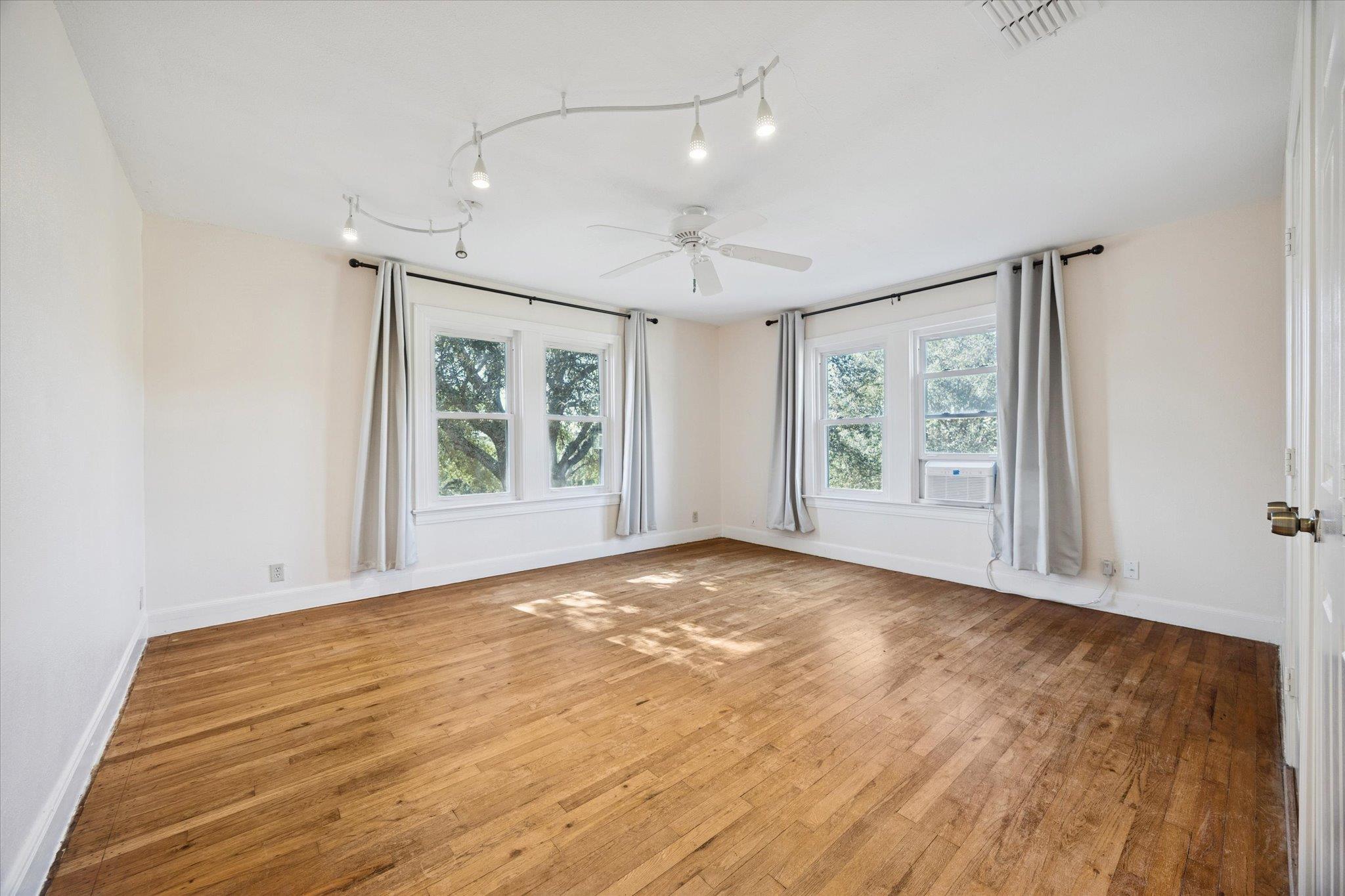 1091 Alta Vista Rd, Spicewood, TX 78669