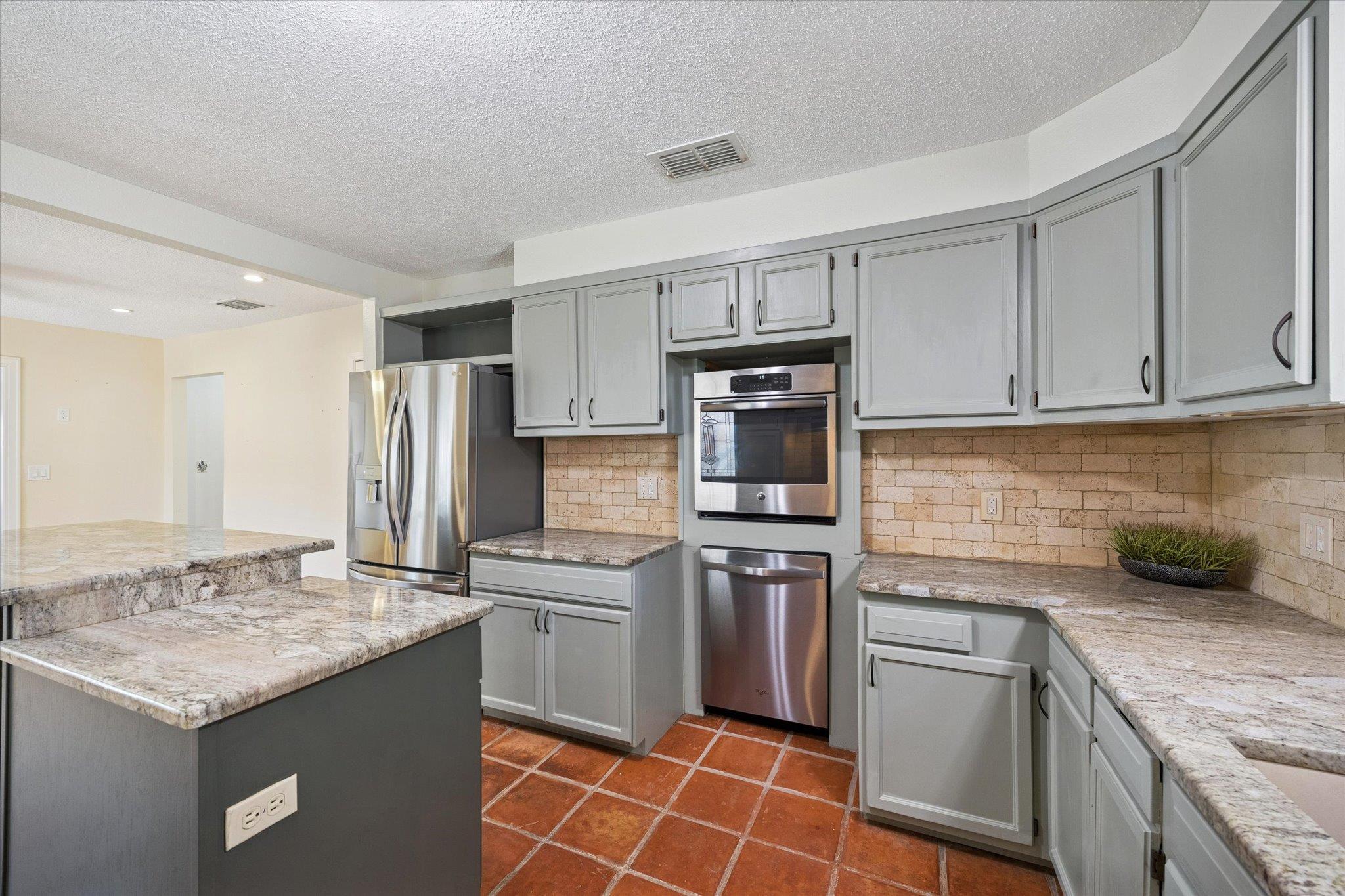 1091 Alta Vista Rd, Spicewood, TX 78669