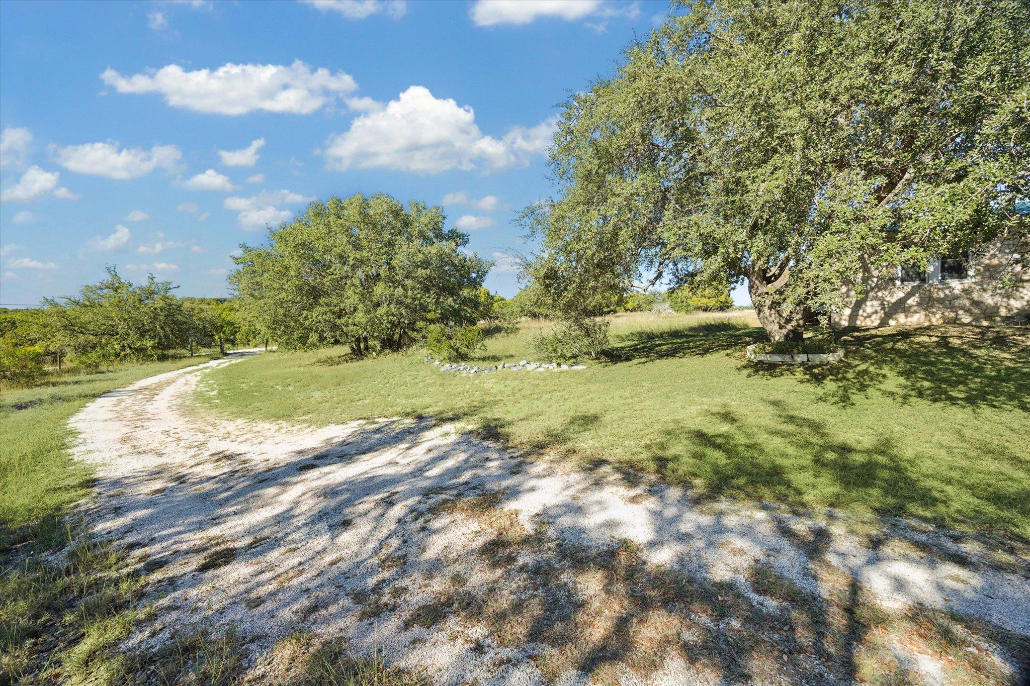 1091 Alta Vista Rd, Spicewood, TX 78669