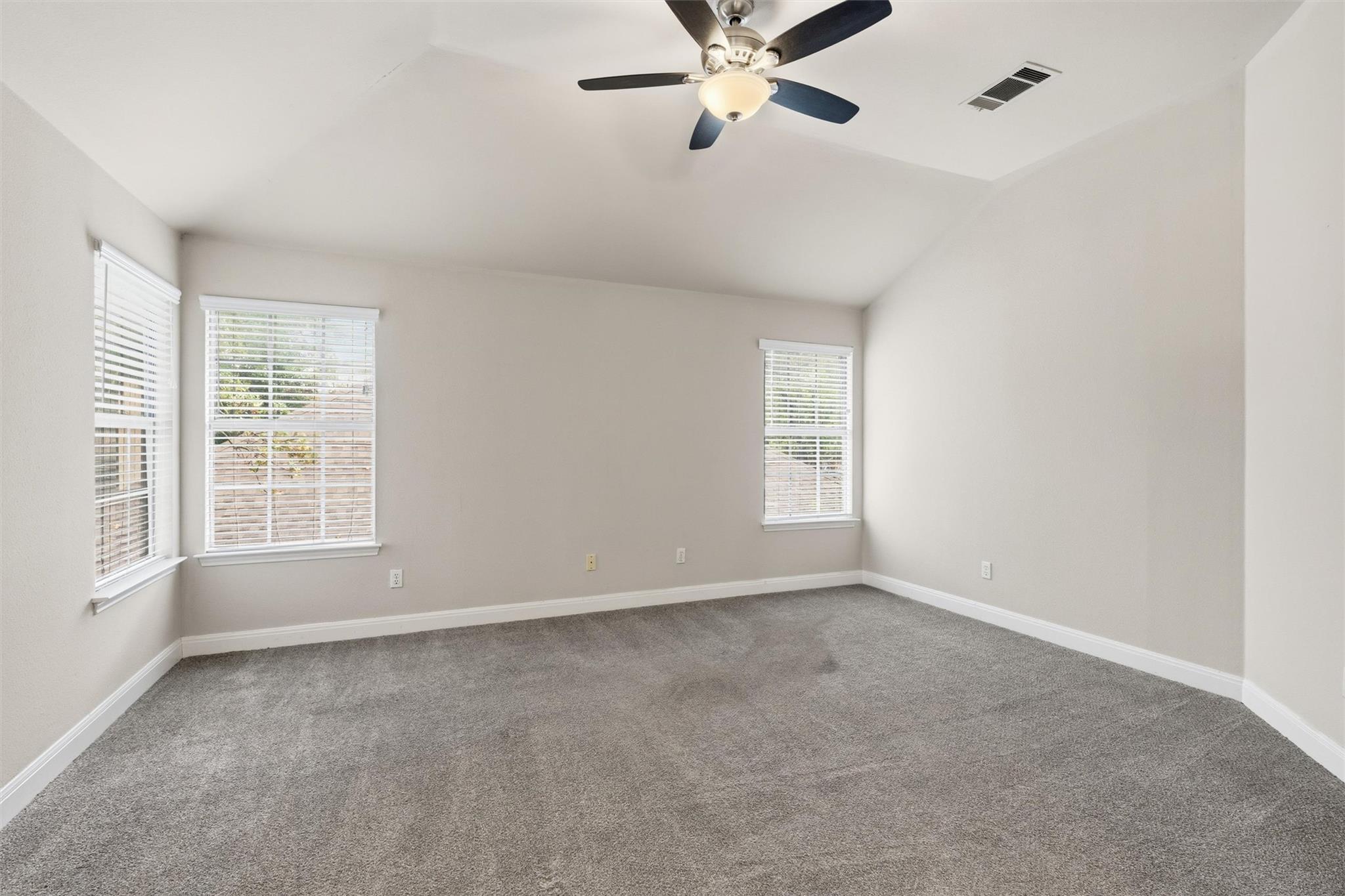 3925 Newland Dr, Round Rock, TX 78681