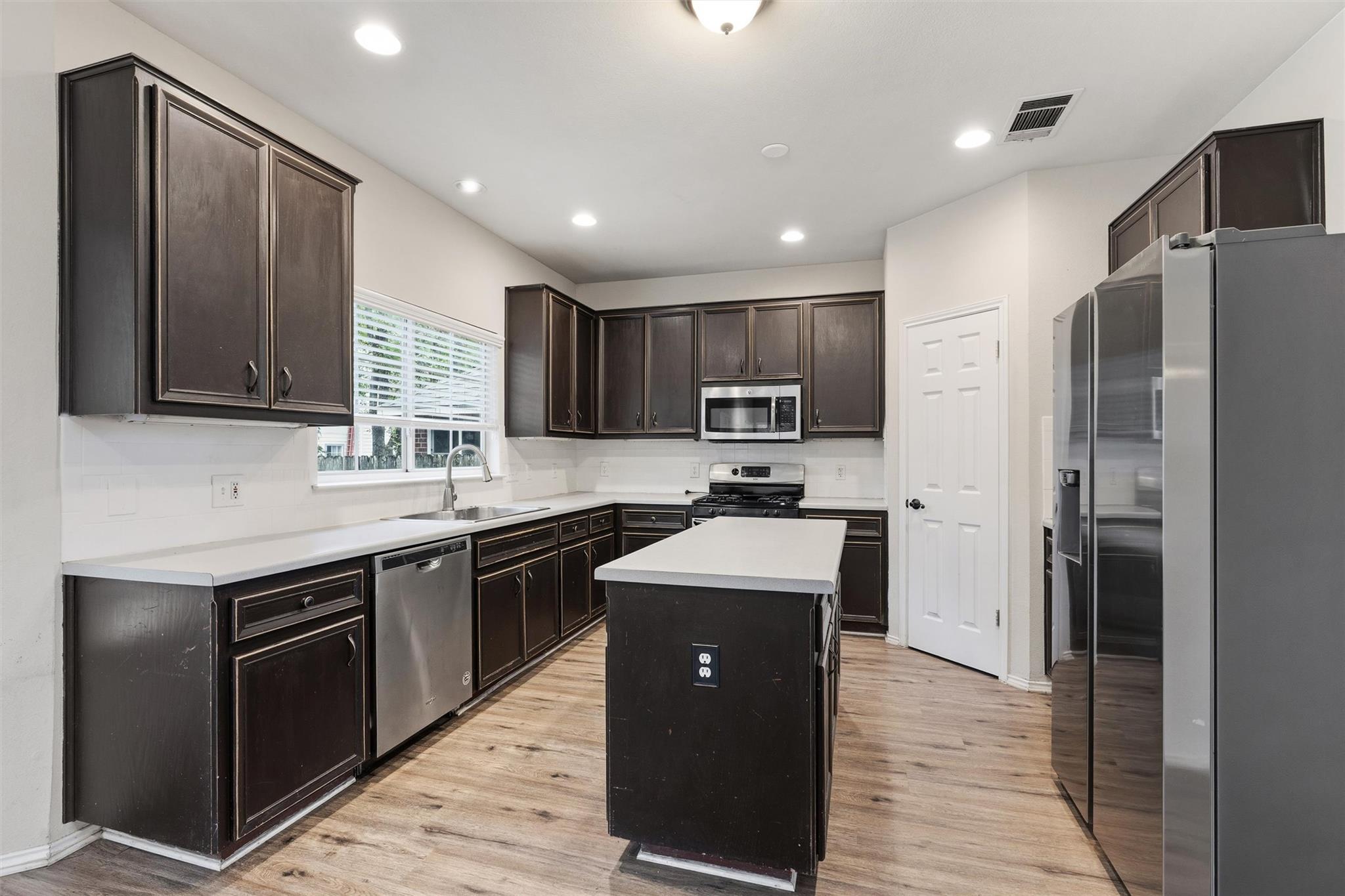 3925 Newland Dr, Round Rock, TX 78681