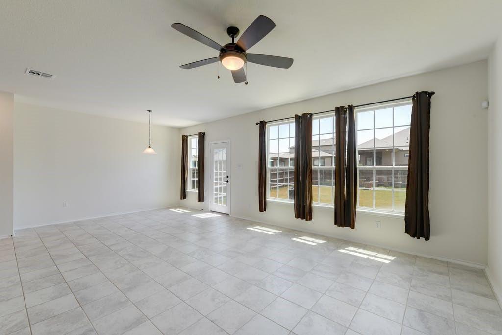 355 Planters Ln, Georgetown, TX 78626