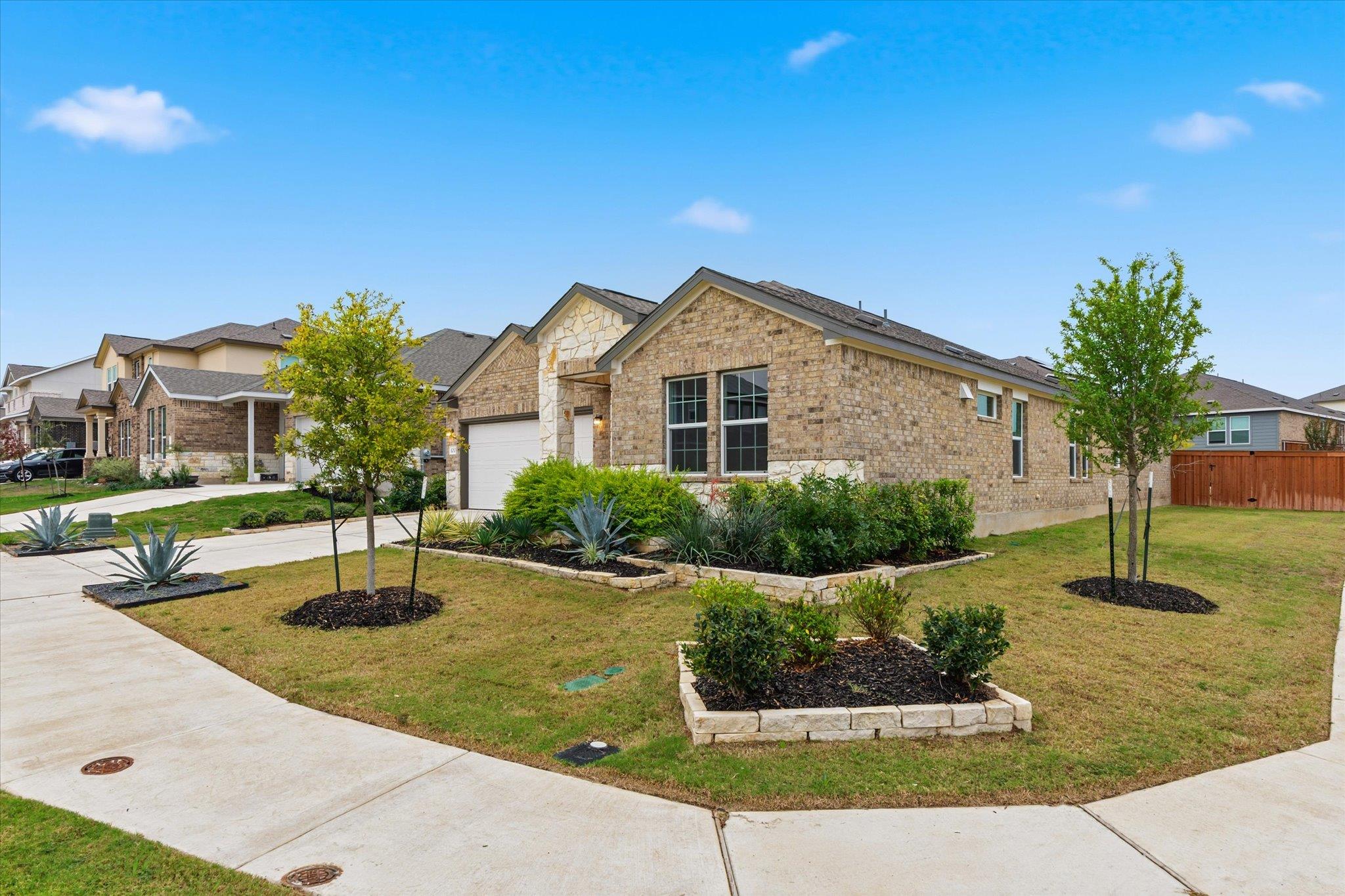 100 Greystone Ct, Marble Falls, TX 78654