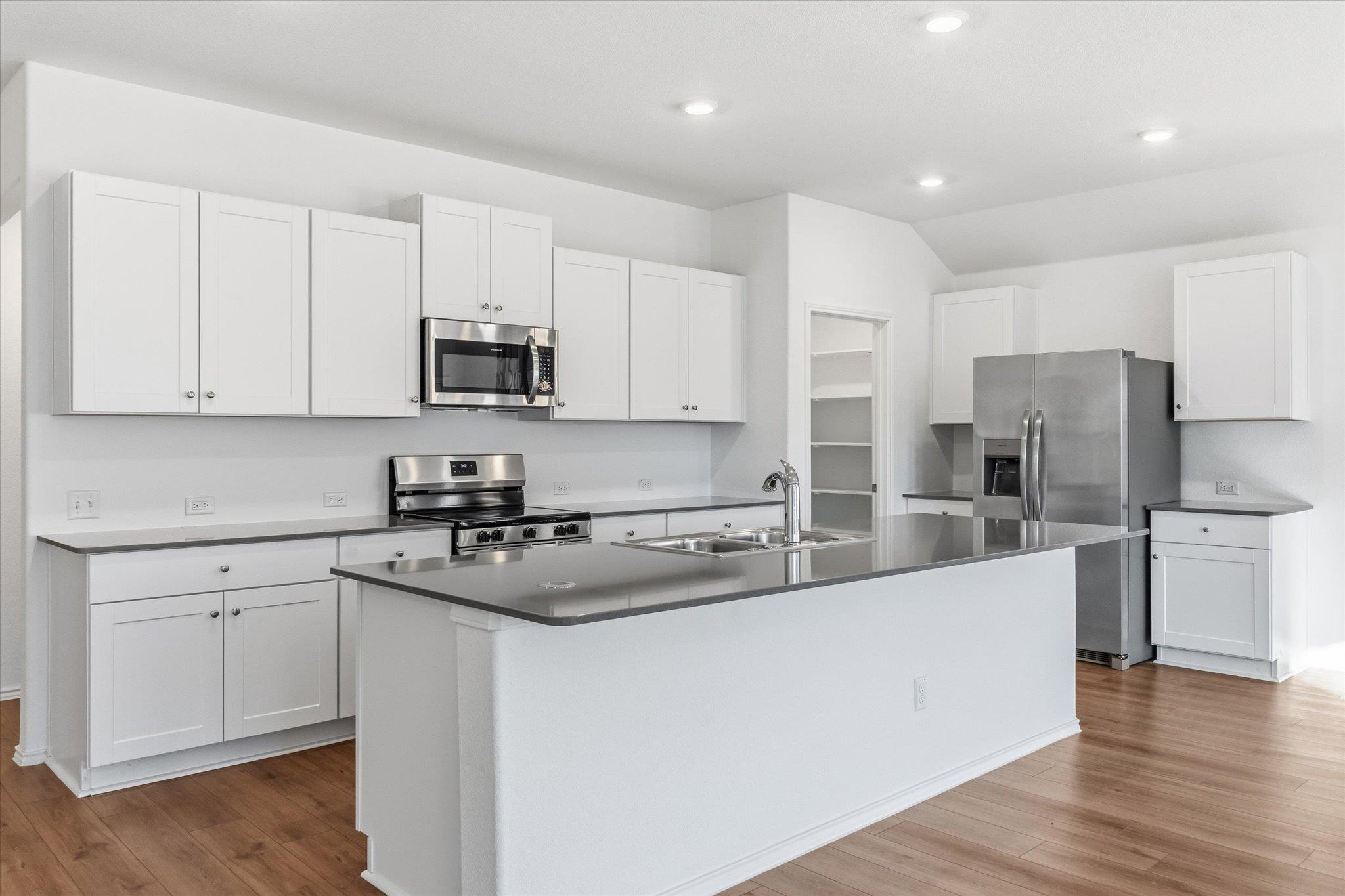 100 Greystone Ct, Marble Falls, TX 78654