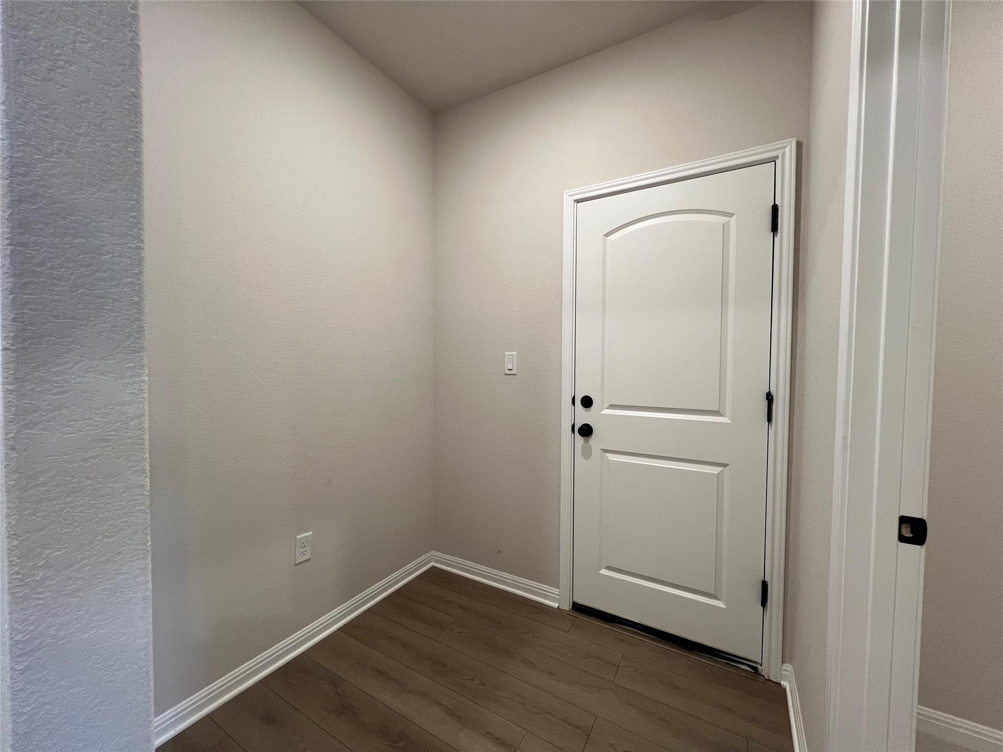 310 Willow Heights Dr, Hutto, TX 78634