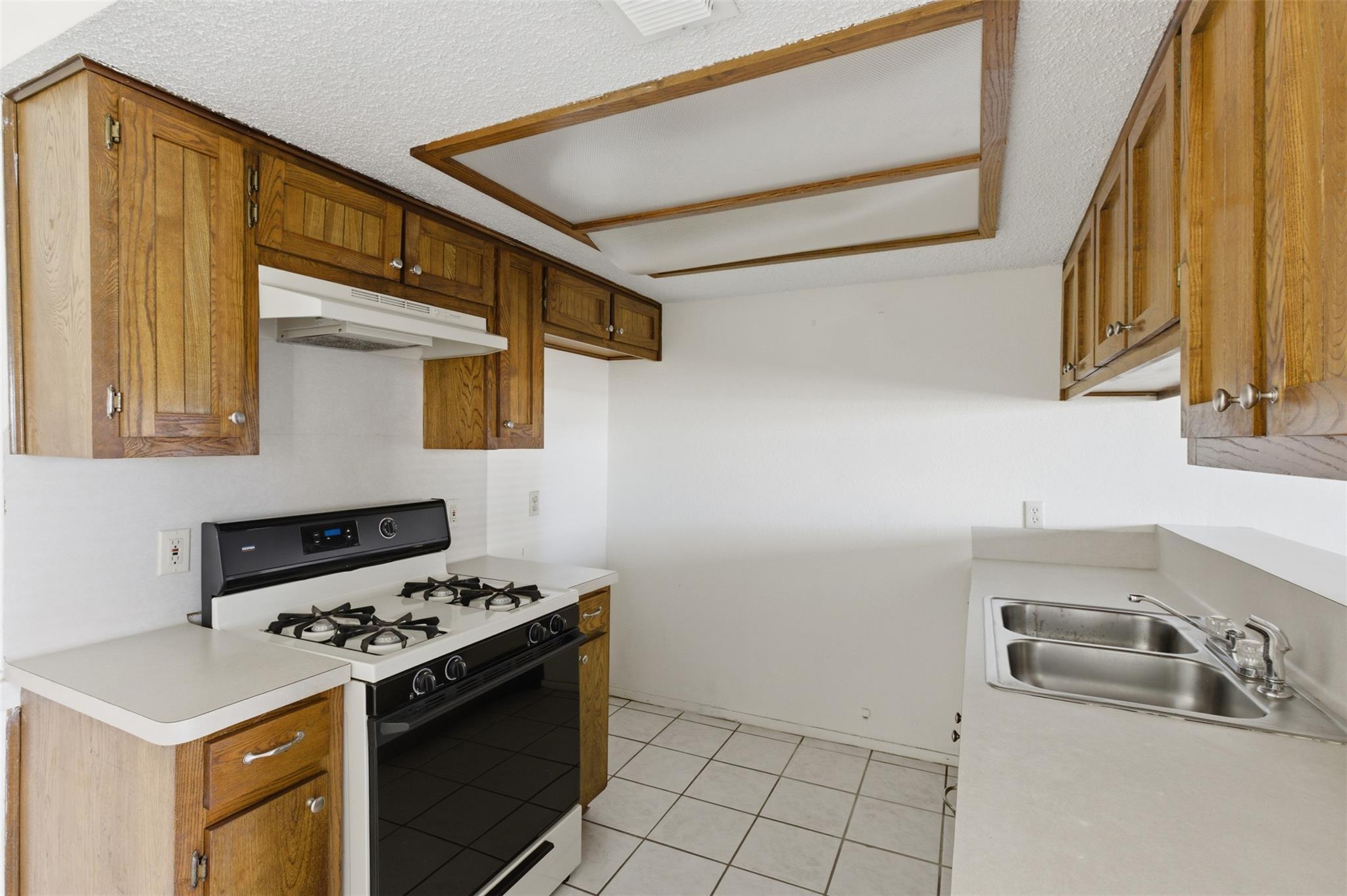 2711 Sunny Ln, Taylor, TX 76574