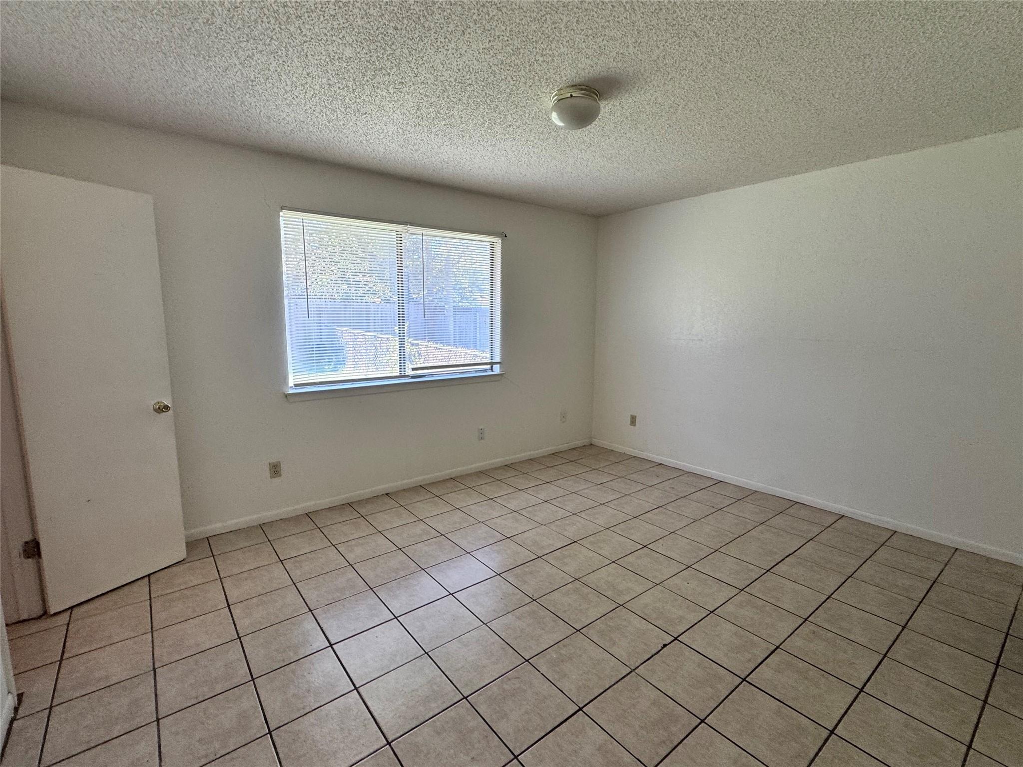 2711 Sunny Ln, Taylor, TX 76574