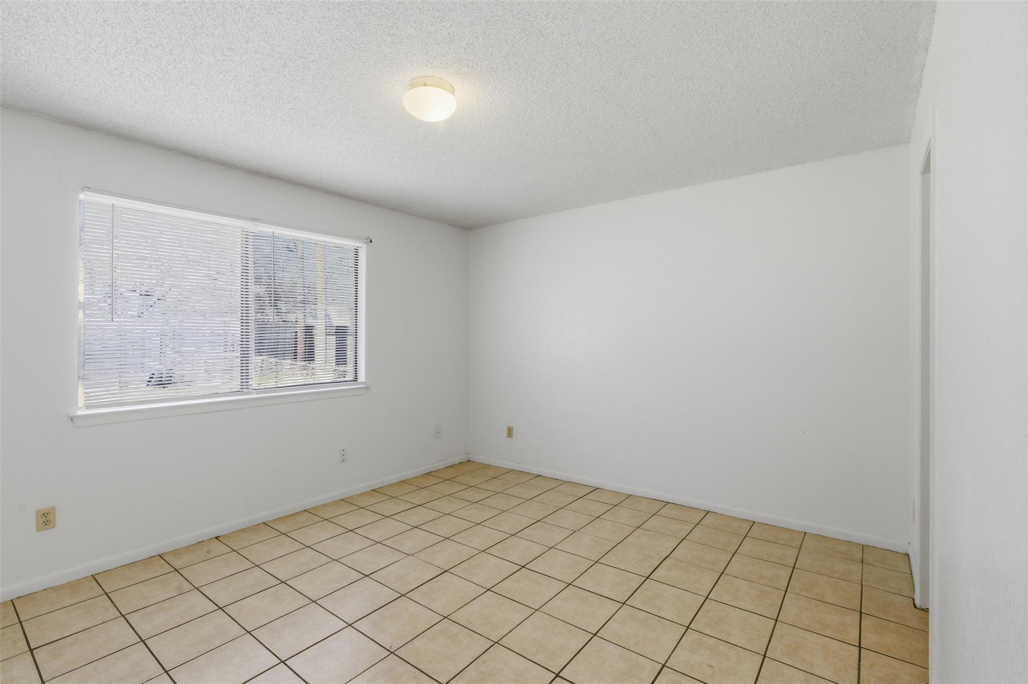 2711 Sunny Ln, Taylor, TX 76574