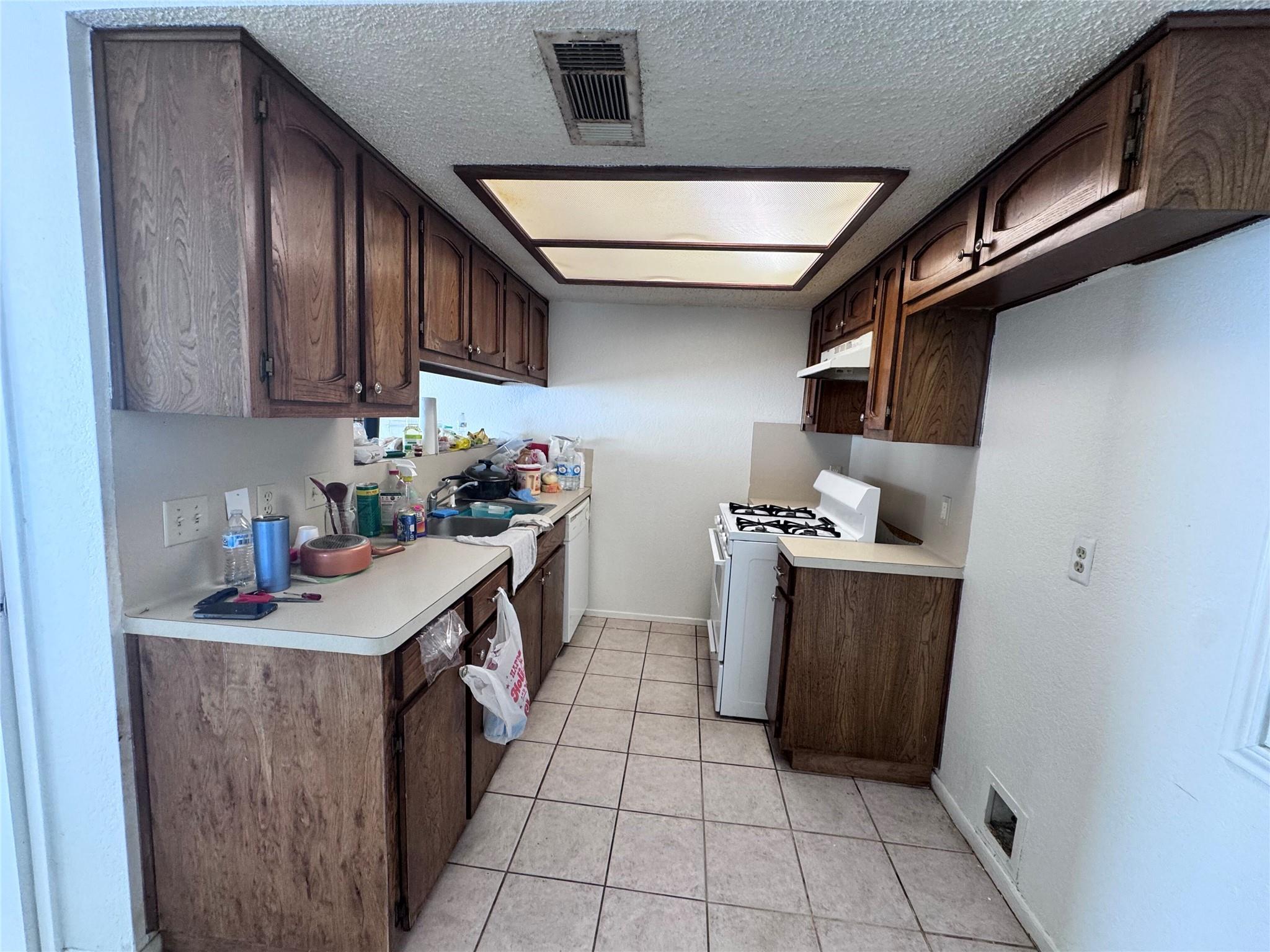 2711 Sunny Ln, Taylor, TX 76574