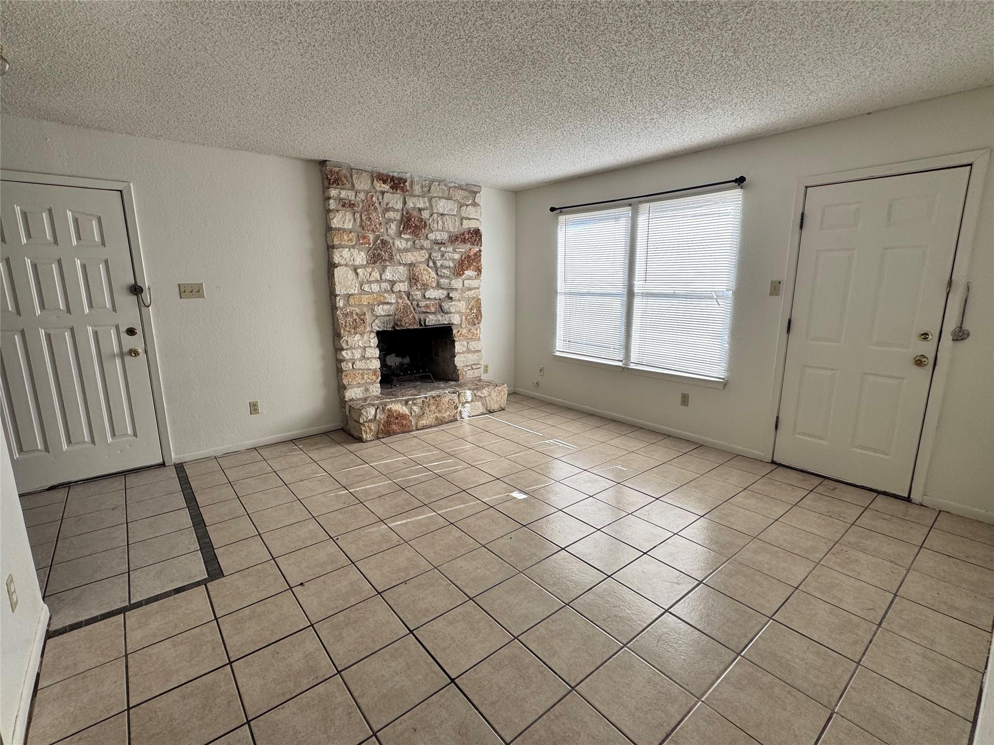 2711 Sunny Ln, Taylor, TX 76574