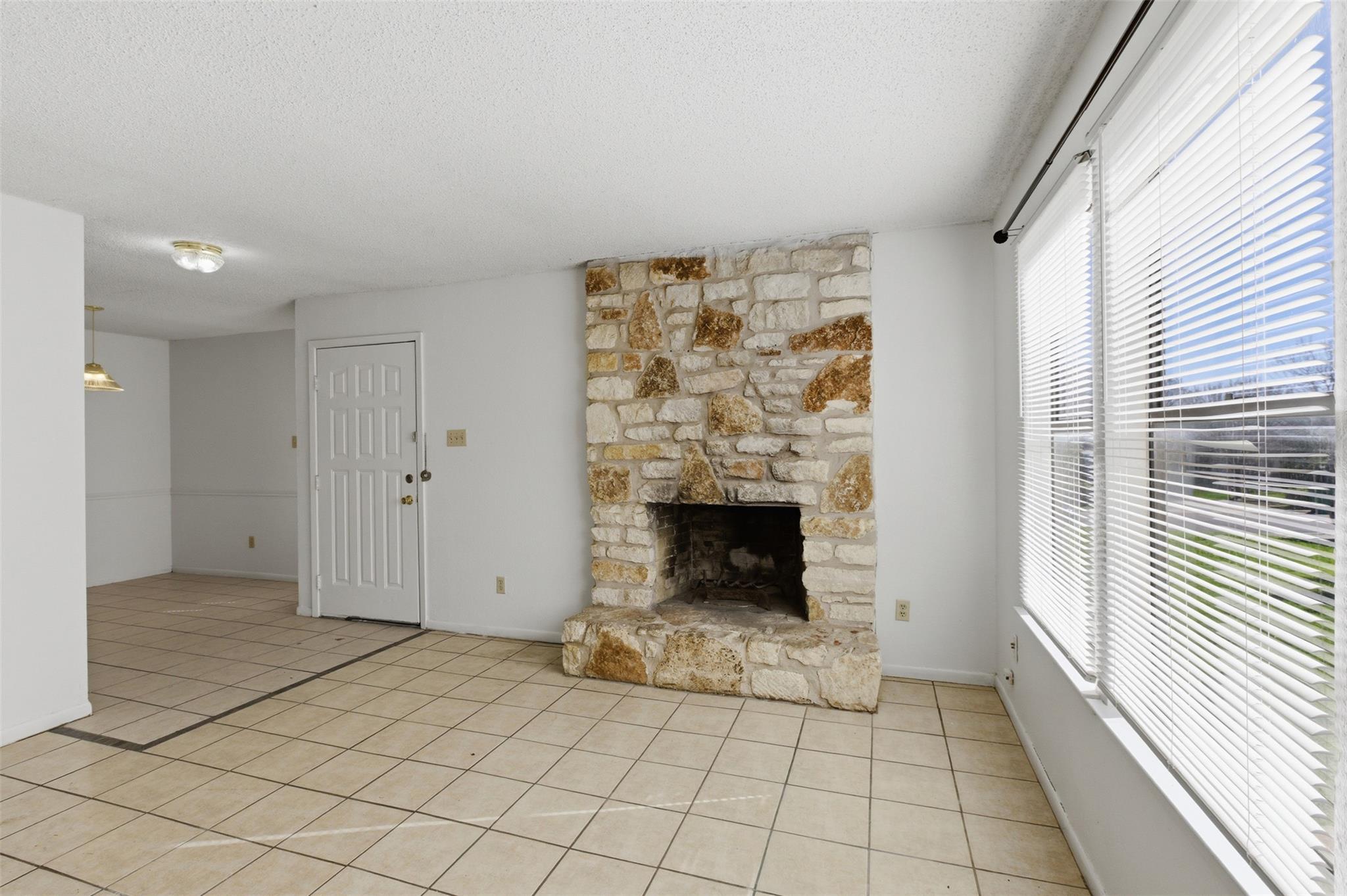 2711 Sunny Ln, Taylor, TX 76574