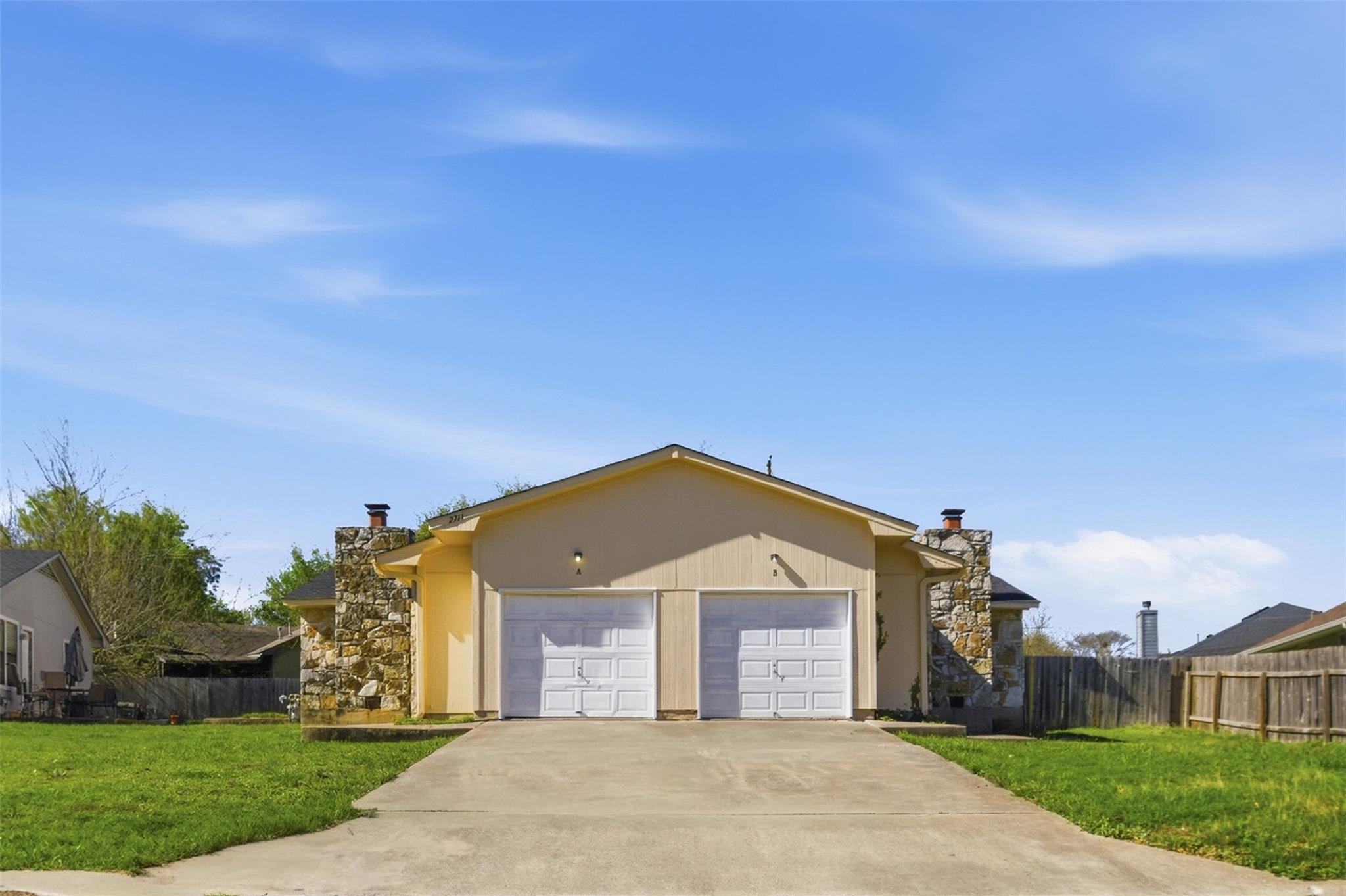 2711 Sunny Ln, Taylor, TX 76574