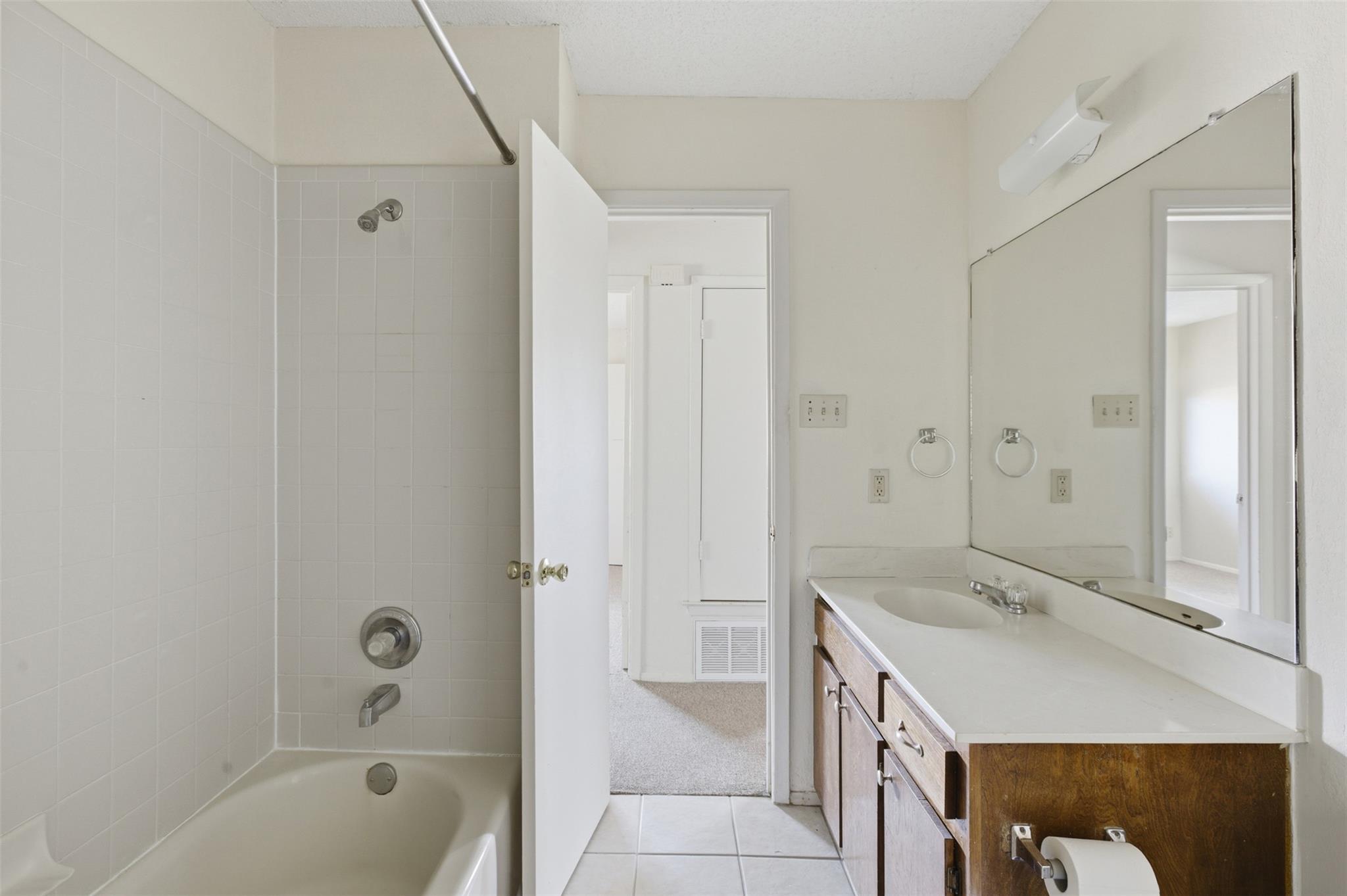 2711 Sunny Ln, Taylor, TX 76574