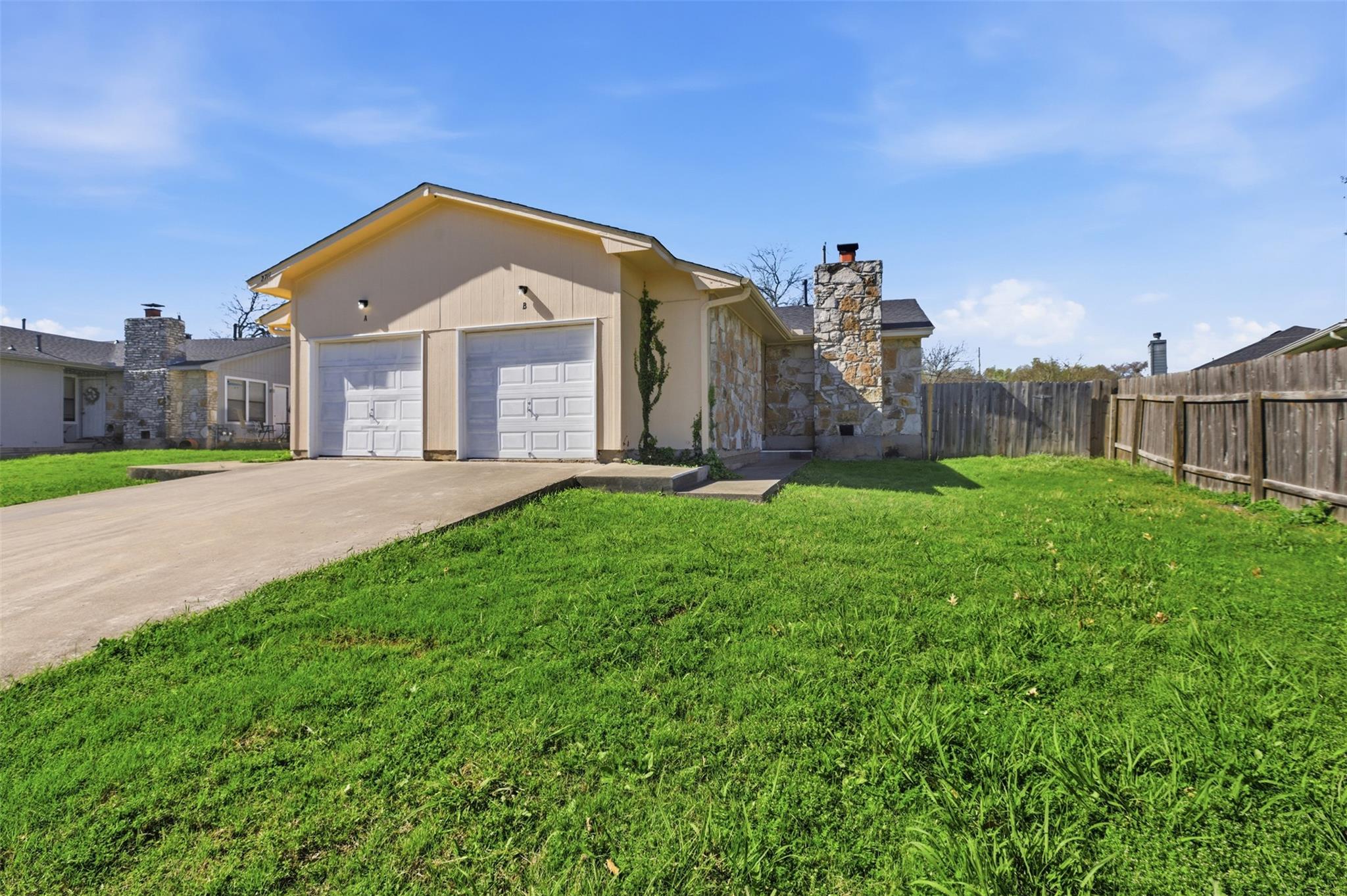 2711 Sunny Ln, Taylor, TX 76574