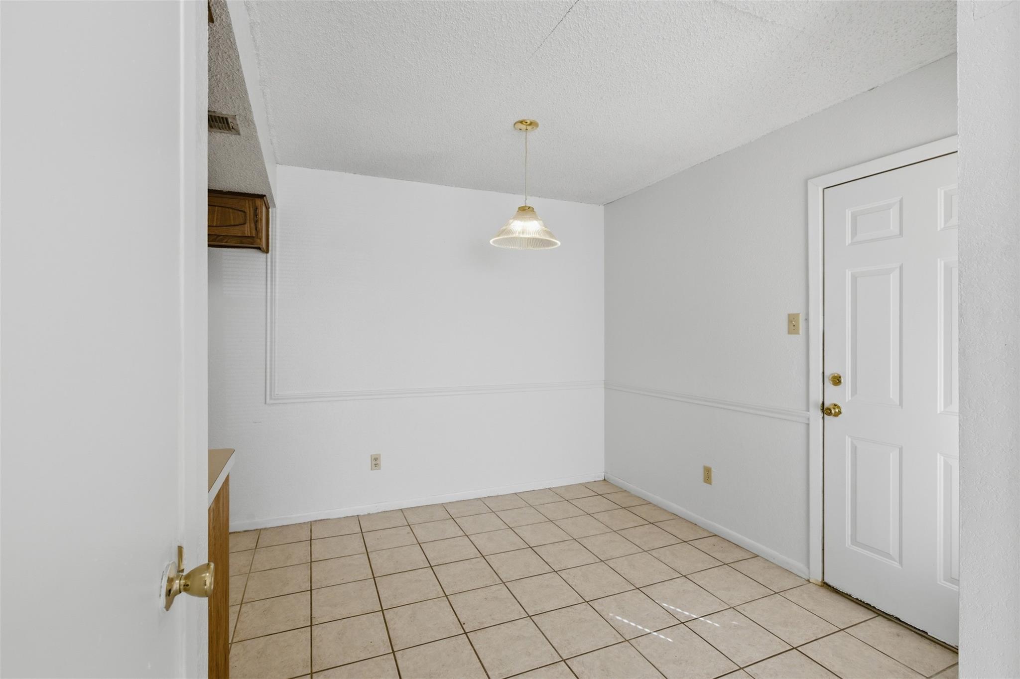 2711 Sunny Ln, Taylor, TX 76574