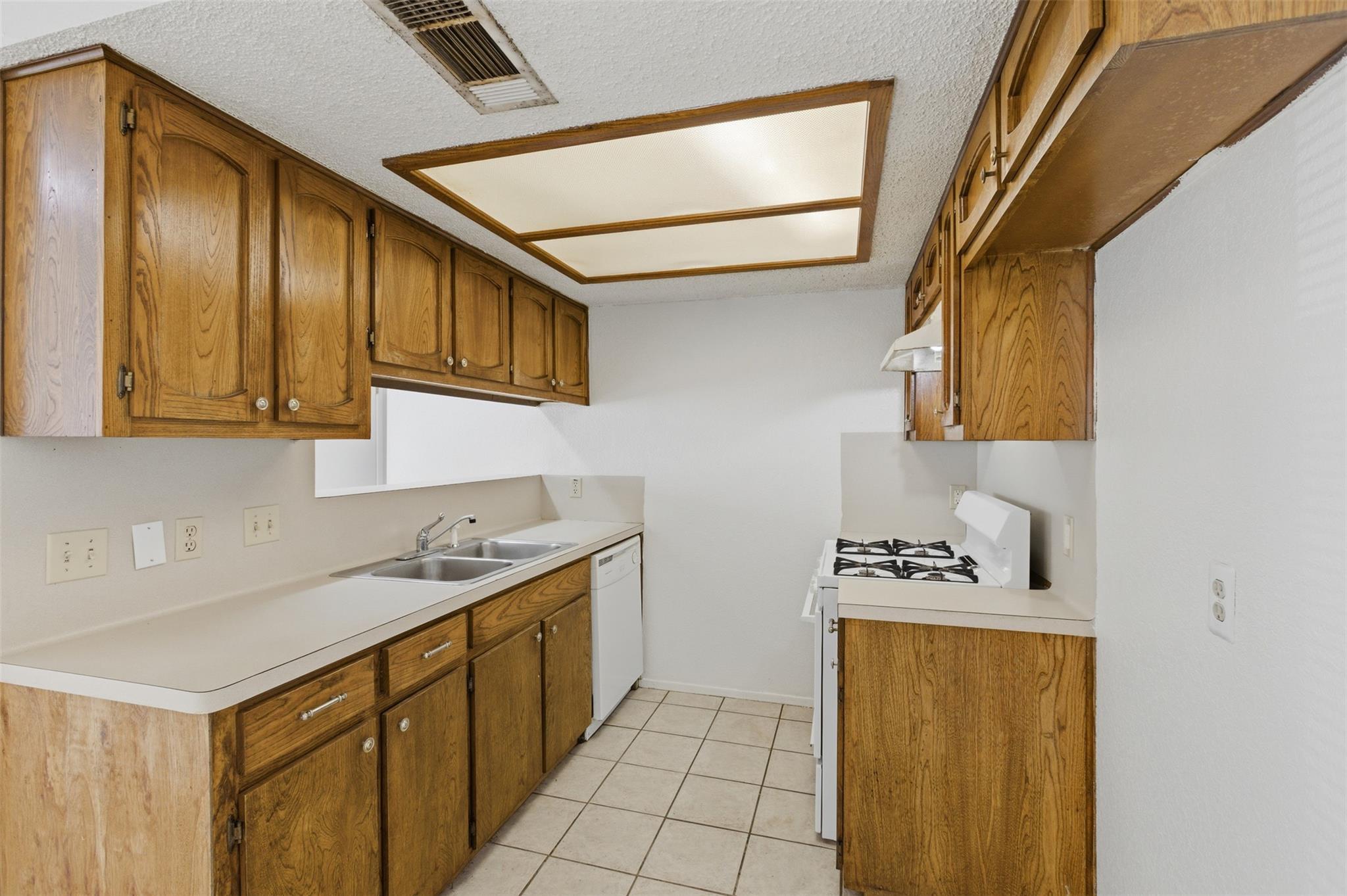 2711 Sunny Ln, Taylor, TX 76574