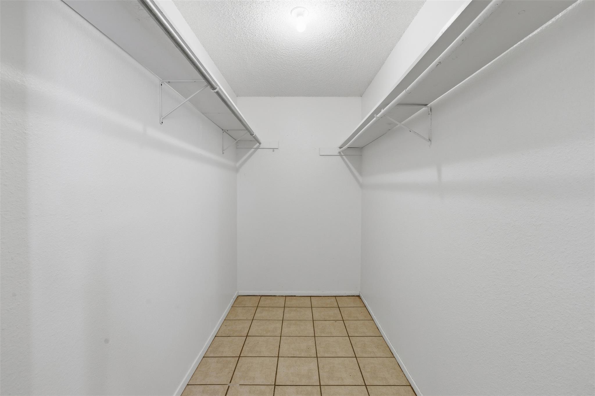 2711 Sunny Ln, Taylor, TX 76574