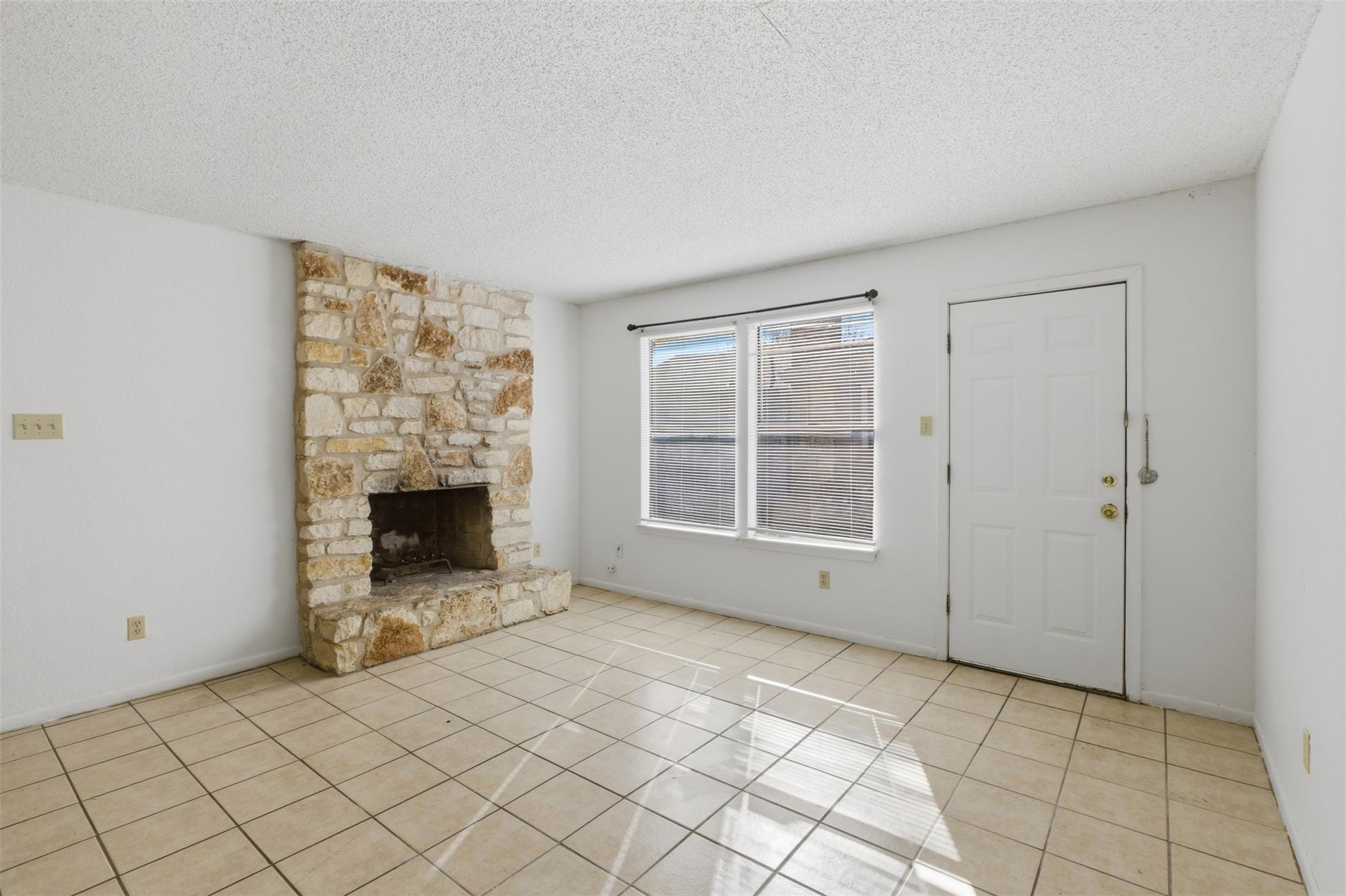 2711 Sunny Ln, Taylor, TX 76574