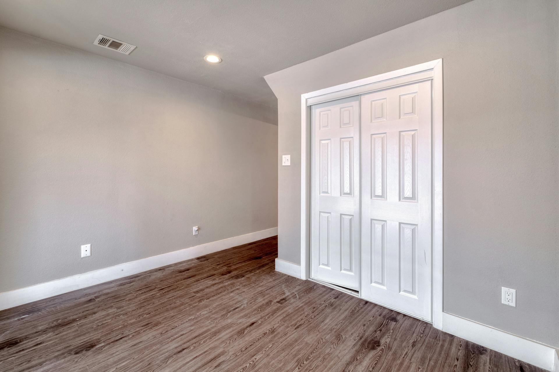 935 La Posada Dr # 212, Austin, TX 78752