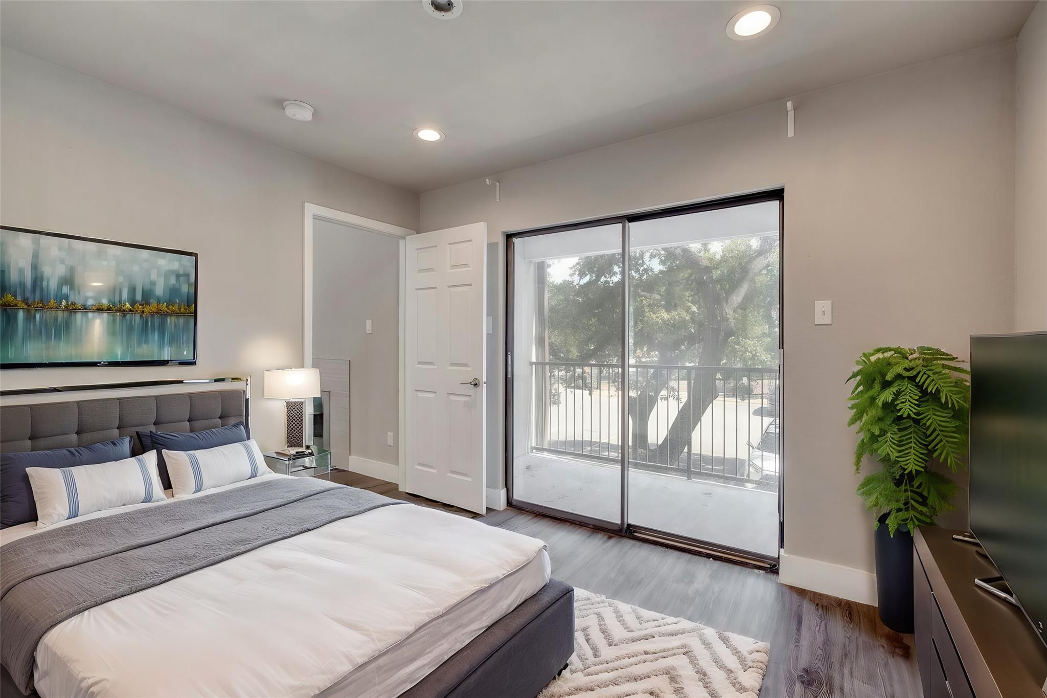 935 La Posada Dr # 212, Austin, TX 78752