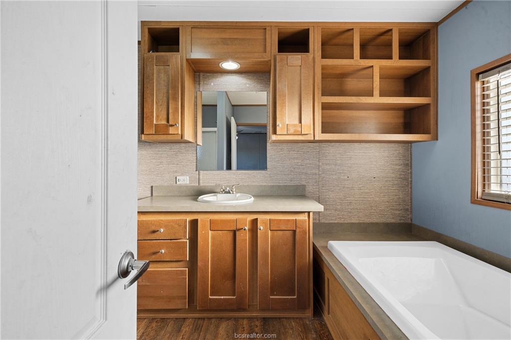 2361 Smetana Rd, Bryan, TX 77807