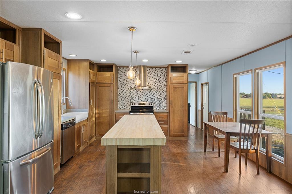 2361 Smetana Rd, Bryan, TX 77807