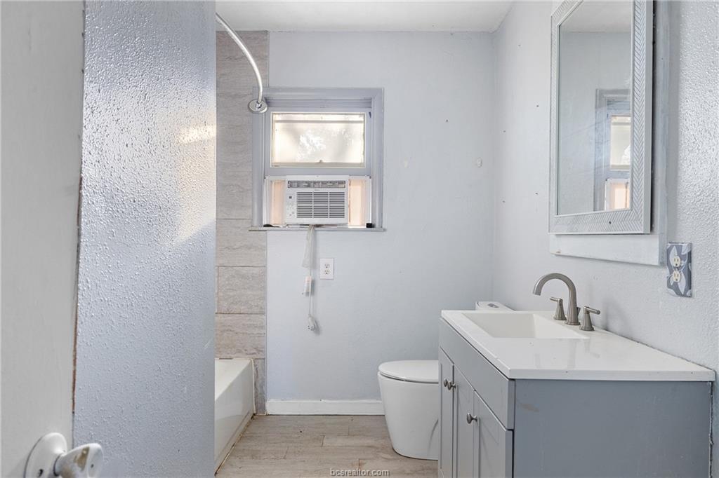 2361 Smetana Rd, Bryan, TX 77807