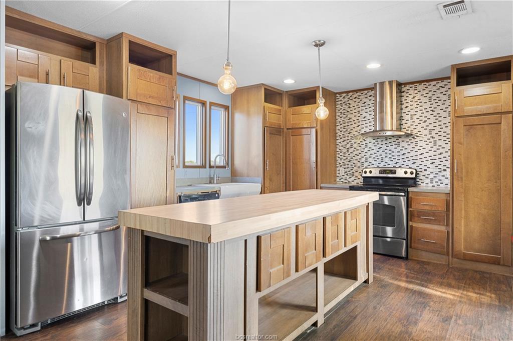 2361 Smetana Rd, Bryan, TX 77807