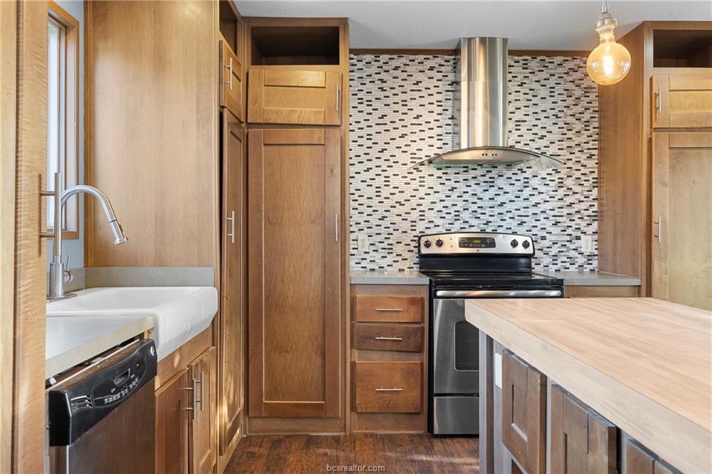 2361 Smetana Rd, Bryan, TX 77807